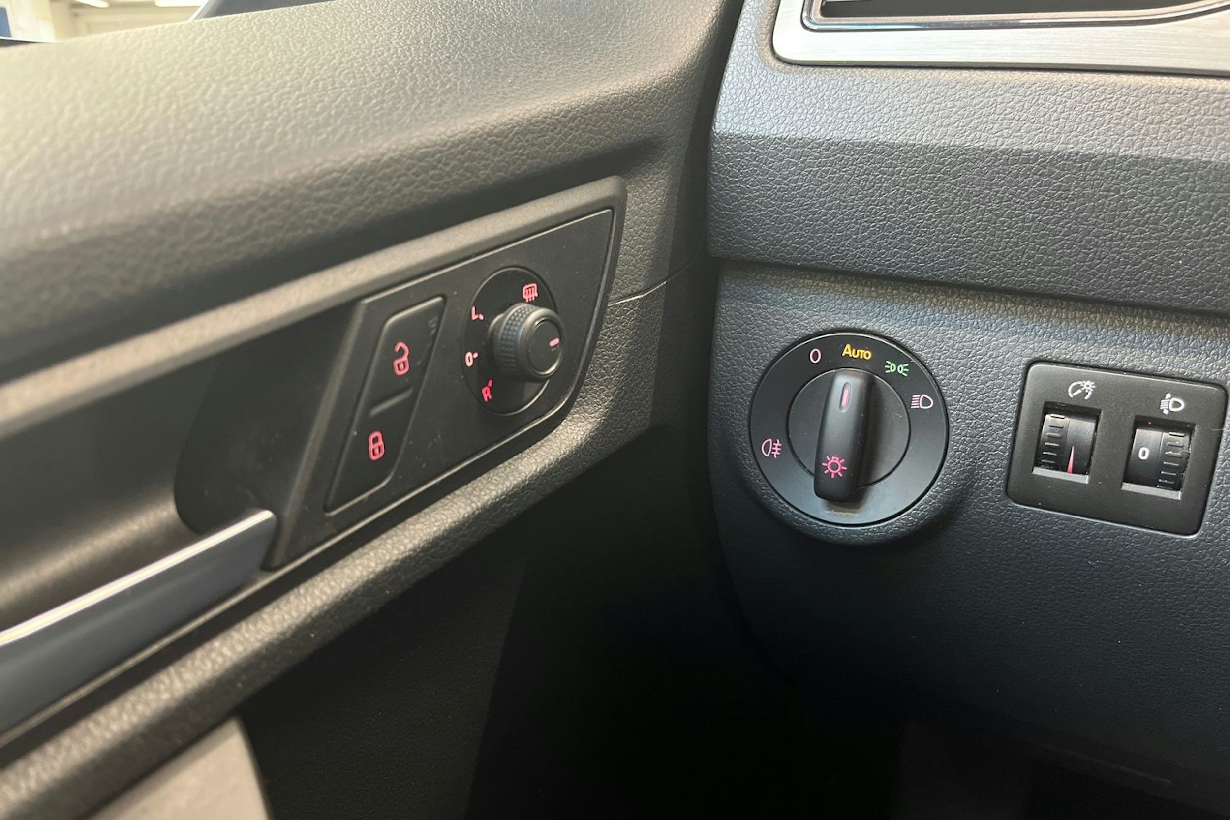 sininen Volkswagen Caddy Maxi 2019 kuva 20.
