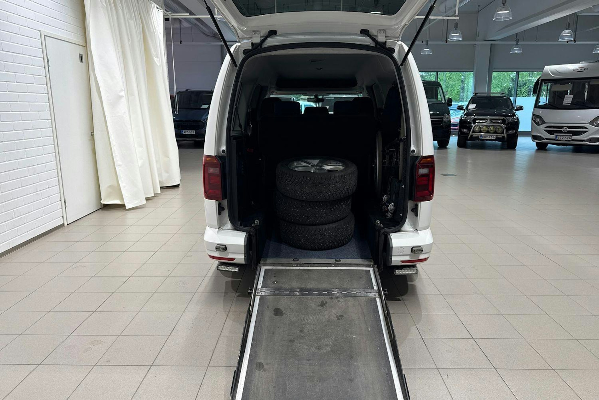 valkoinen Volkswagen Caddy Maxi 2019 kuva 11.