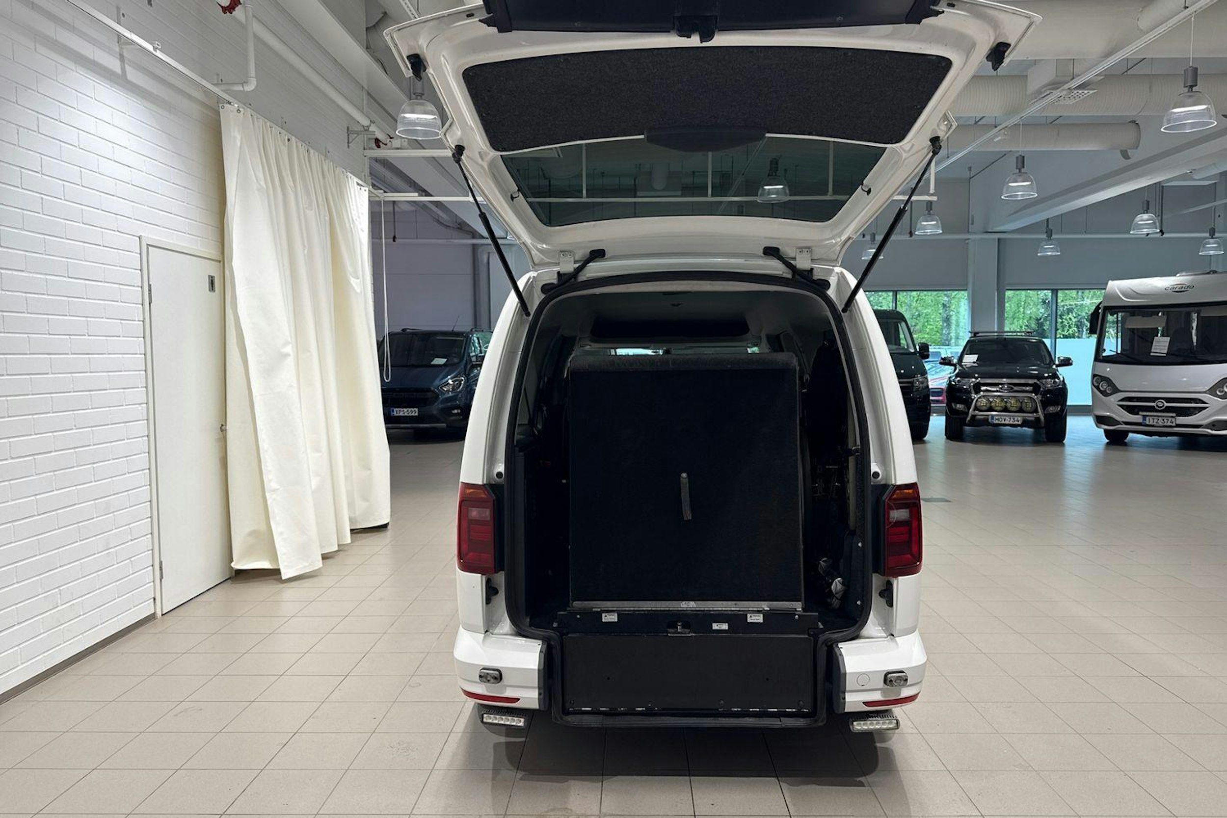 valkoinen Volkswagen Caddy Maxi 2019 kuva 12.