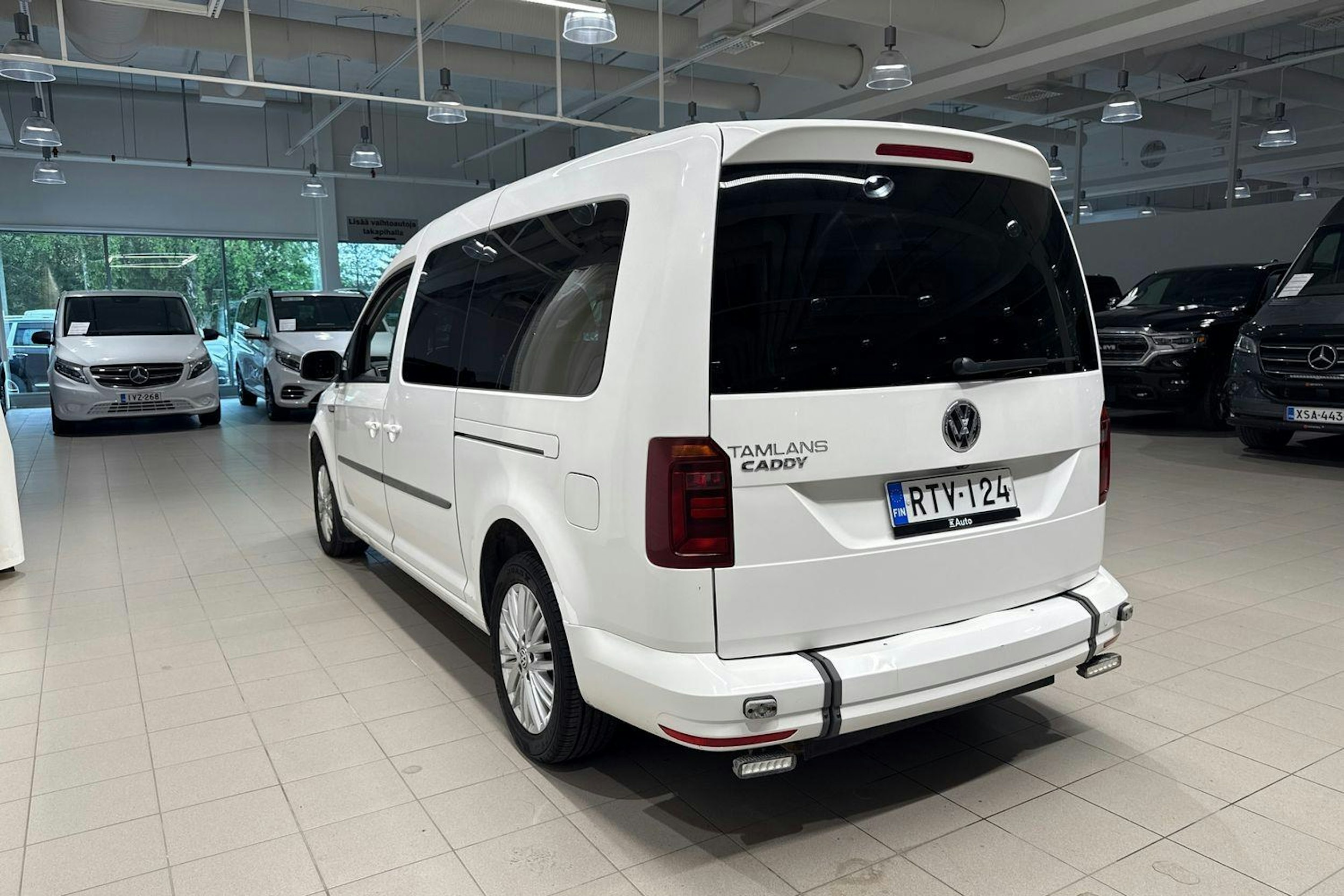 valkoinen Volkswagen Caddy Maxi 2019 kuva 13.