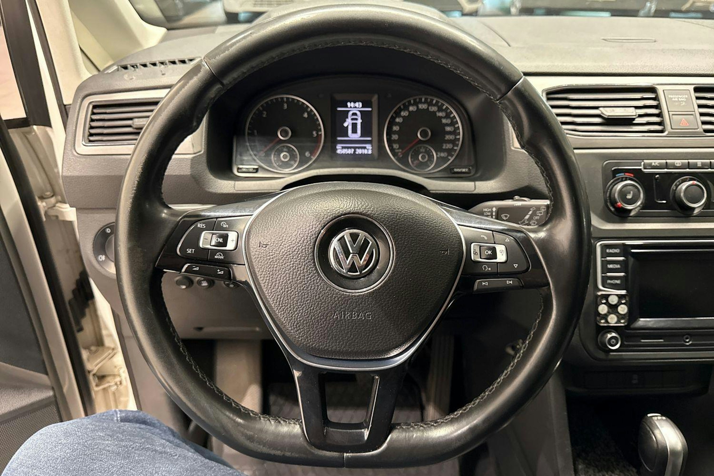 valkoinen Volkswagen Caddy Maxi 2019 kuva 15.