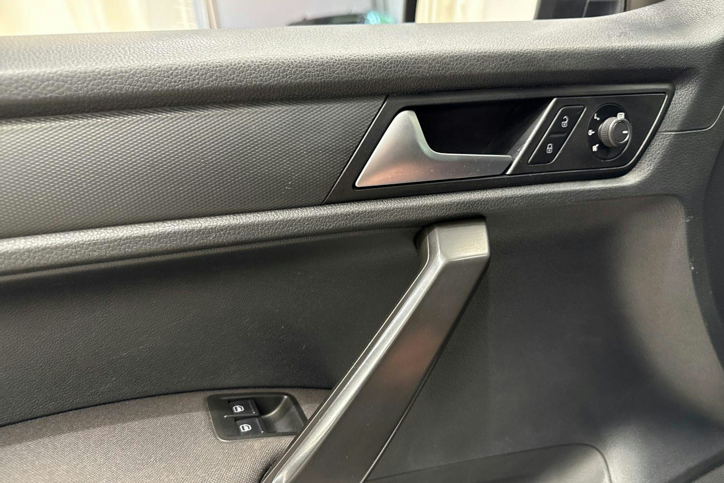 valkoinen Volkswagen Caddy Maxi 2019 kuva 20.