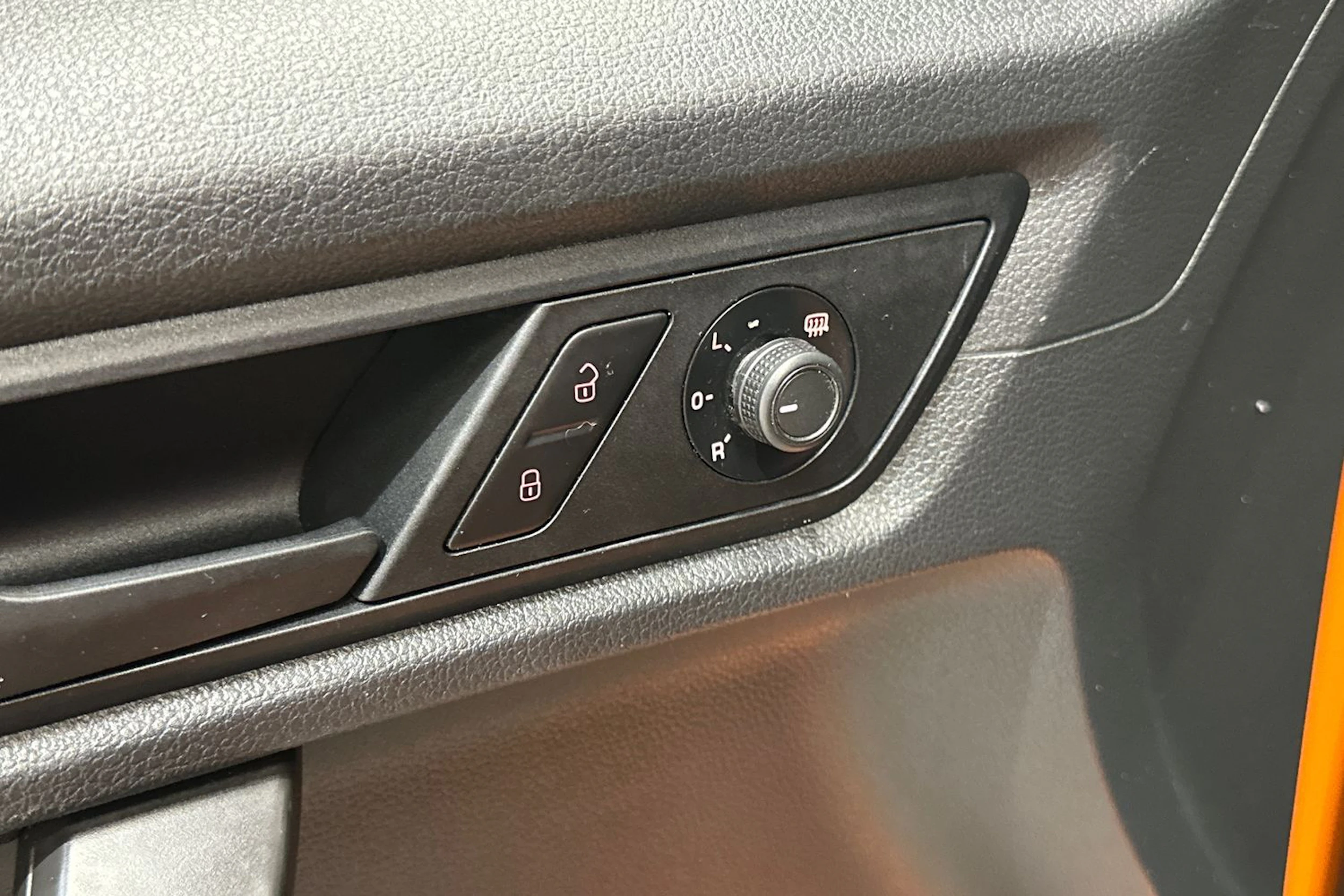 Oranssi Volkswagen Caddy Maxi 2019 kuva 15.