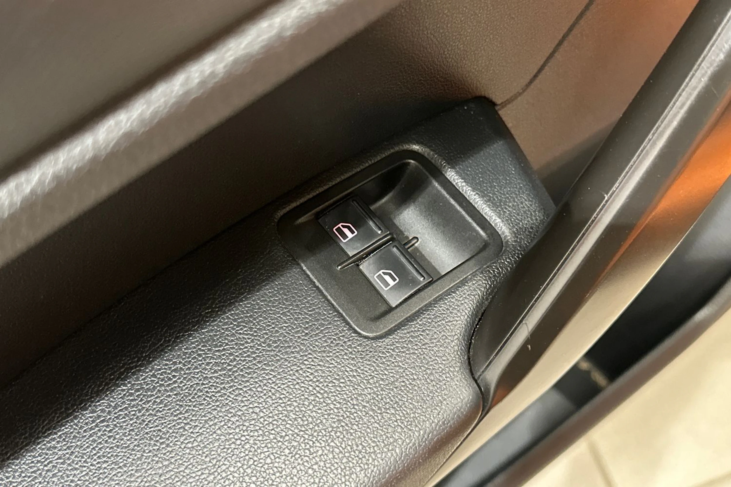 Oranssi Volkswagen Caddy Maxi 2019 kuva 16.