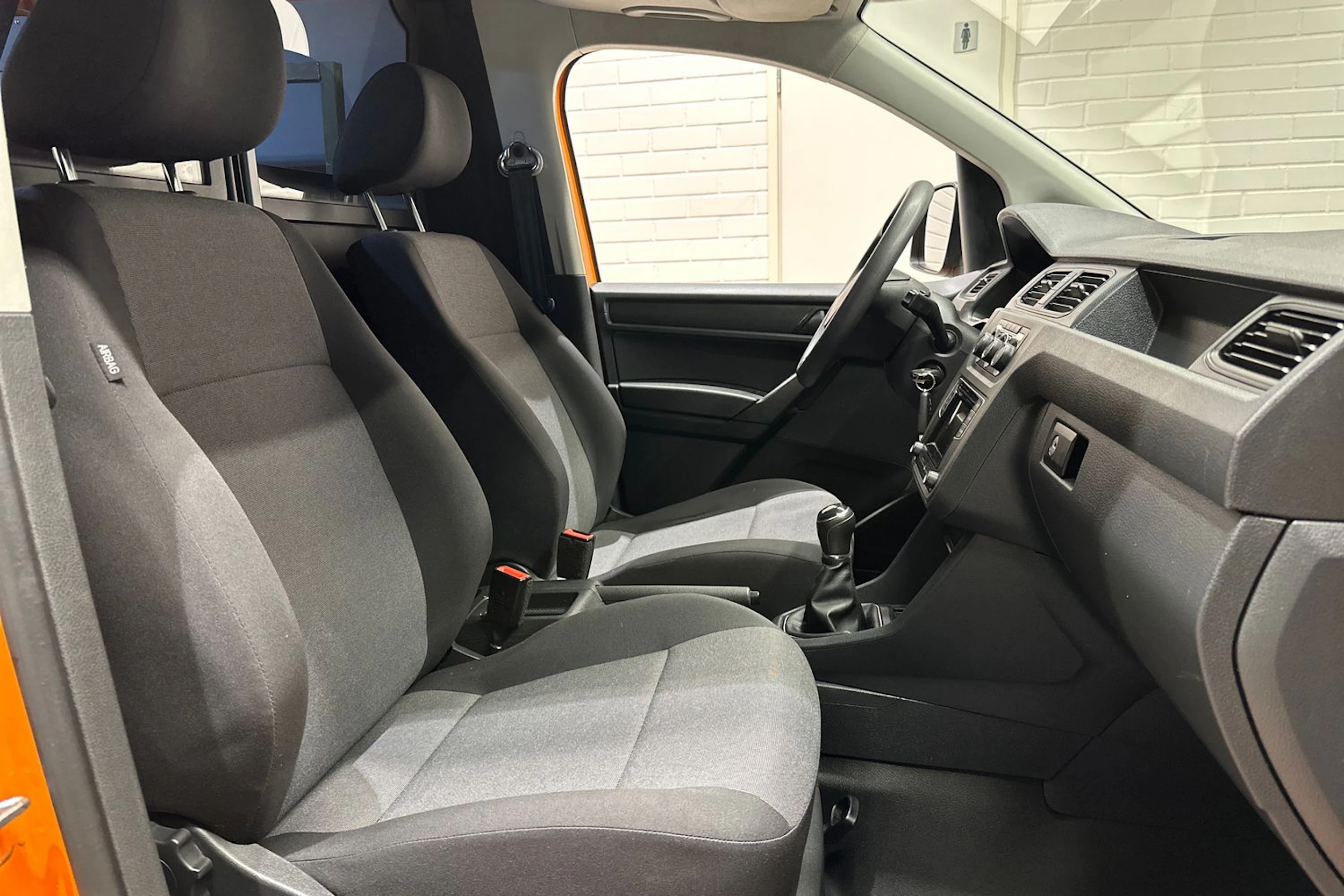 Oranssi Volkswagen Caddy Maxi 2019 kuva 23.