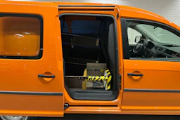 Oranssi Volkswagen Caddy Maxi 2019 kuva 24.