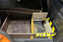 Oranssi Volkswagen Caddy Maxi 2019 kuva 26.