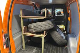 Oranssi Volkswagen Caddy Maxi 2019 kuva 28.