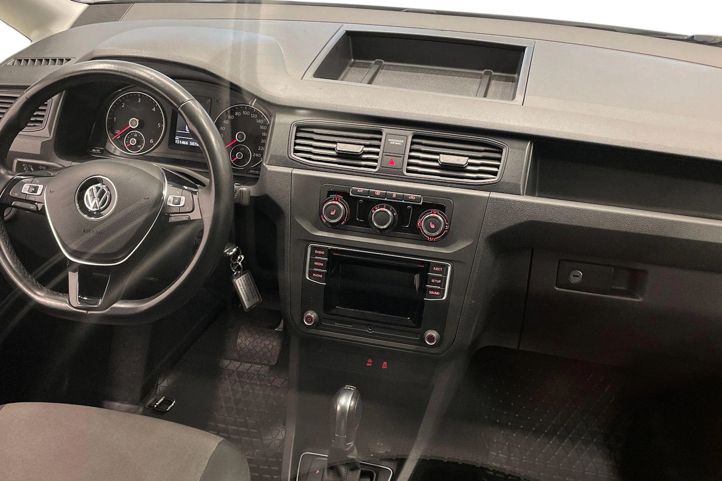 Valkoinen Volkswagen Caddy Maxi 2019 kuva 9.