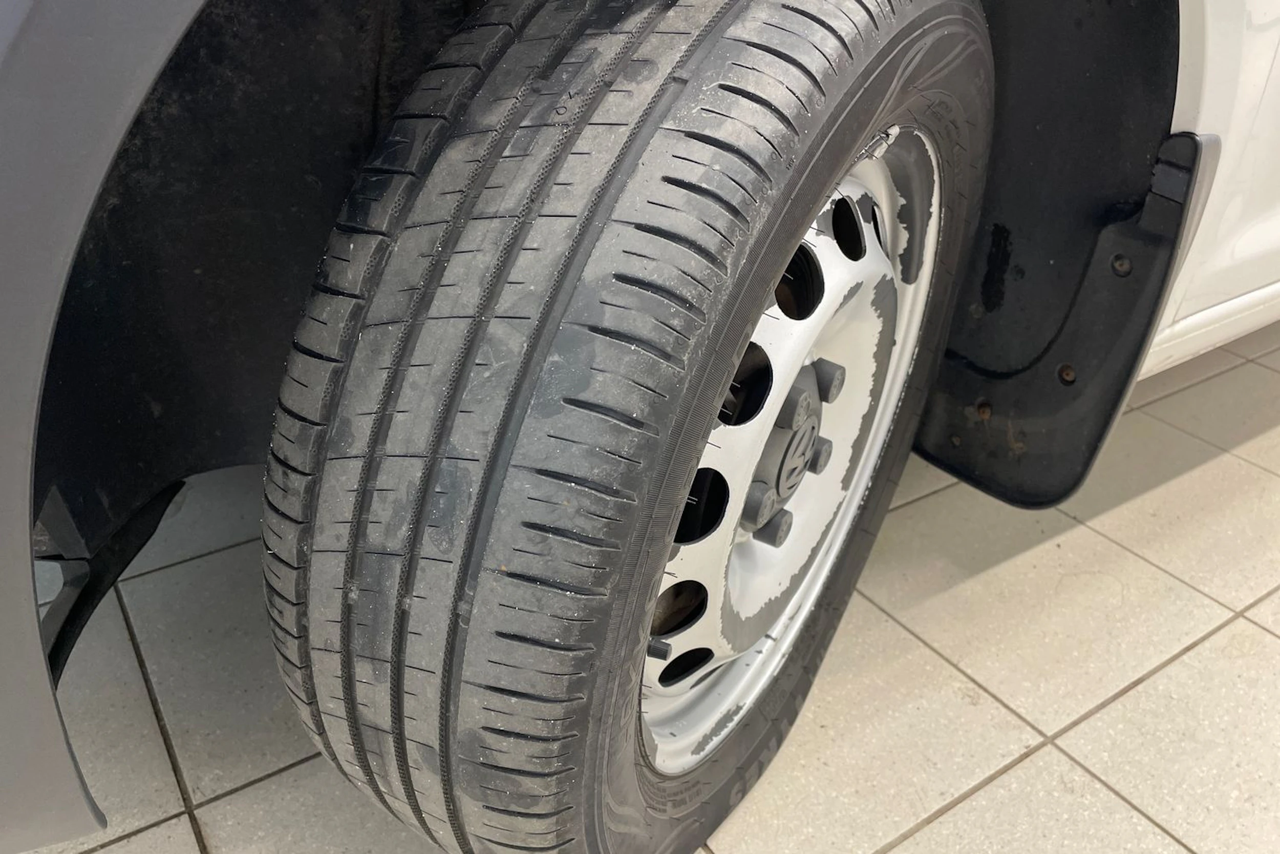 Valkoinen Volkswagen Caddy Maxi 2019 kuva 13.