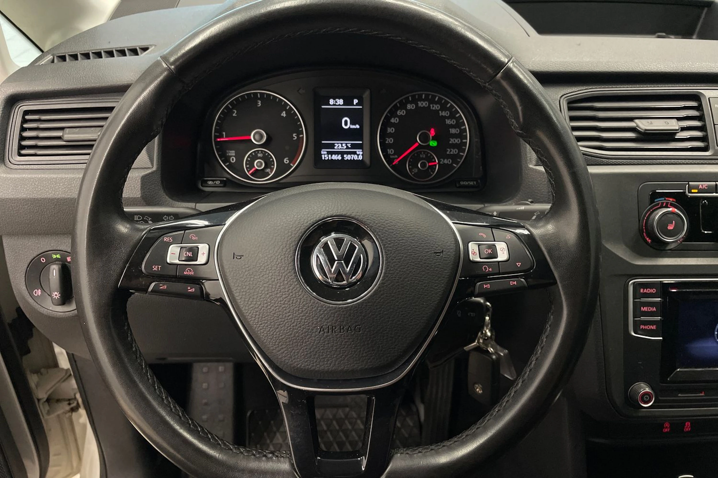 Valkoinen Volkswagen Caddy Maxi 2019 kuva 16.