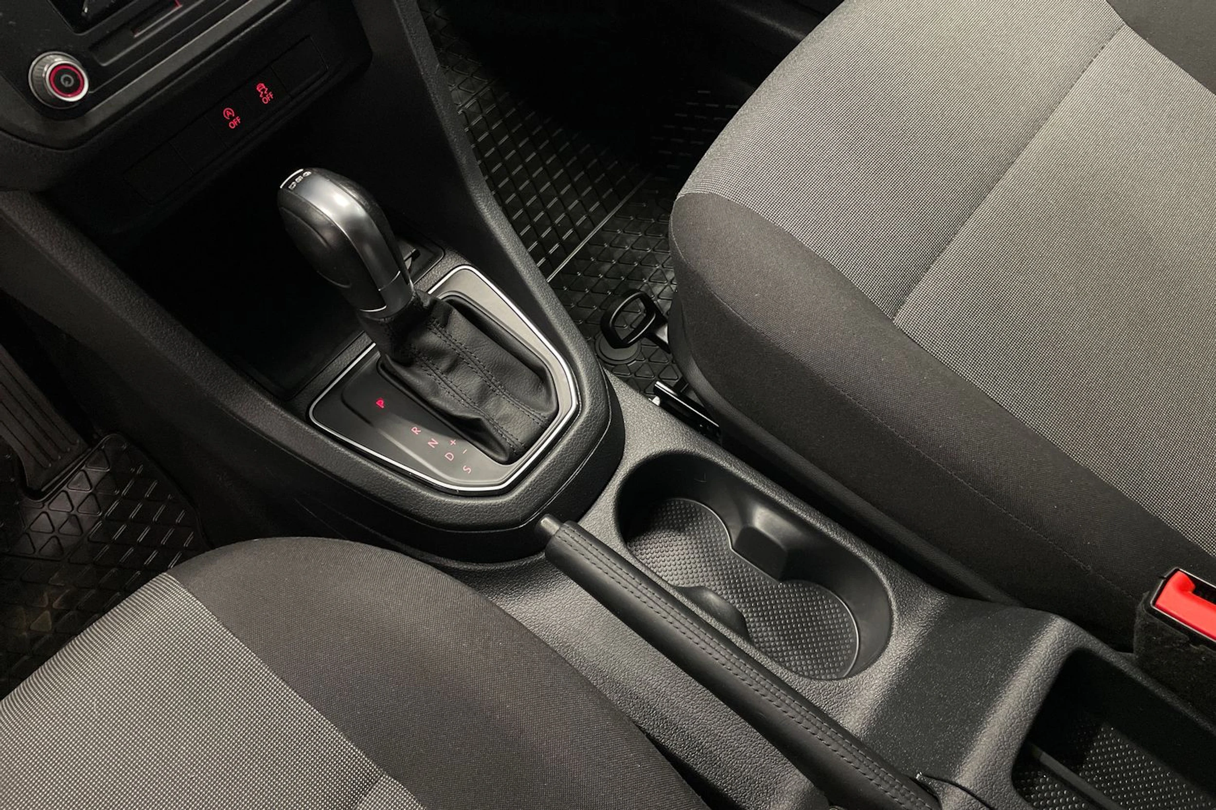 Valkoinen Volkswagen Caddy Maxi 2019 kuva 20.