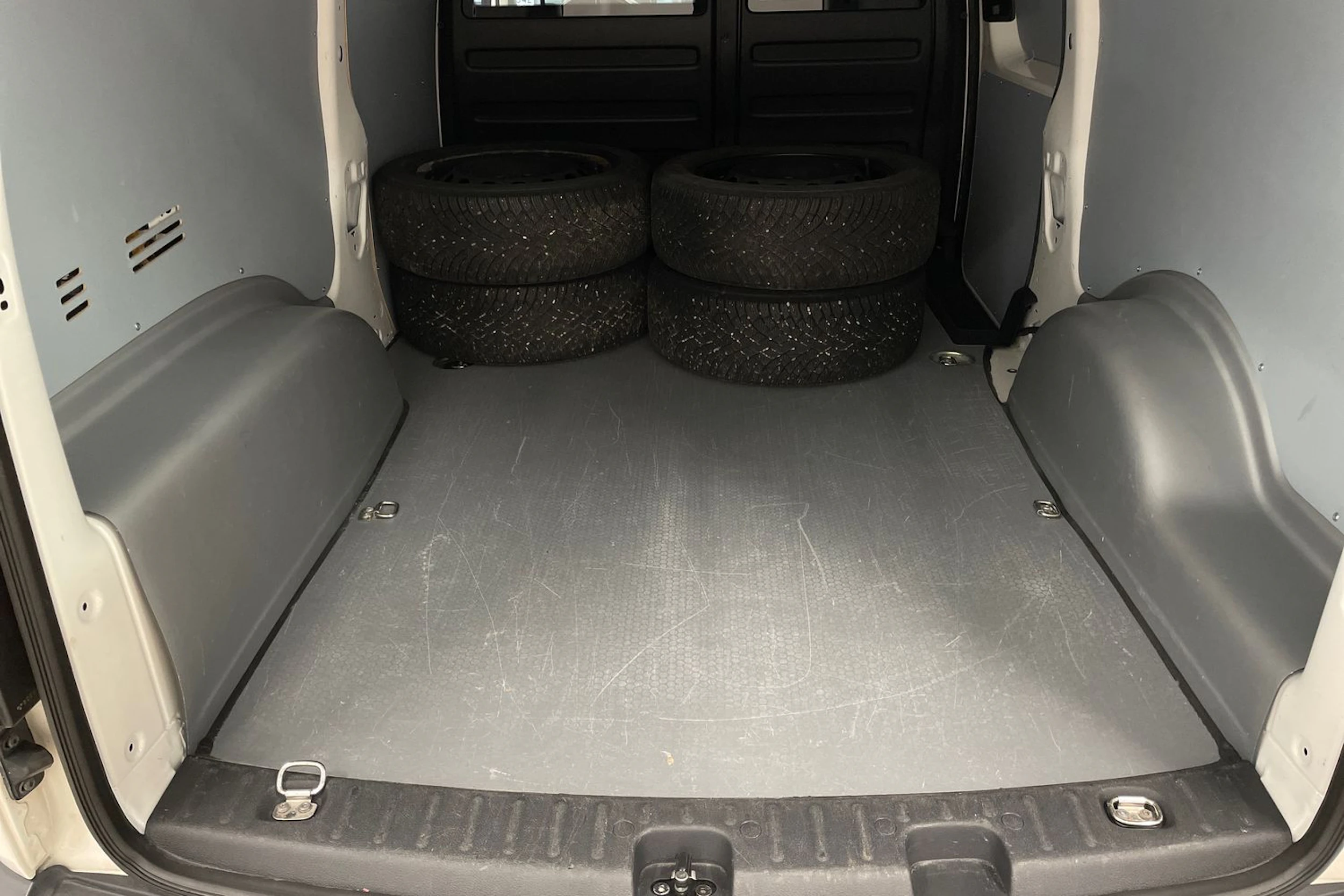 Valkoinen Volkswagen Caddy Maxi 2019 kuva 22.