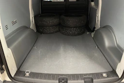 Valkoinen Volkswagen Caddy Maxi 2019 kuva 22.