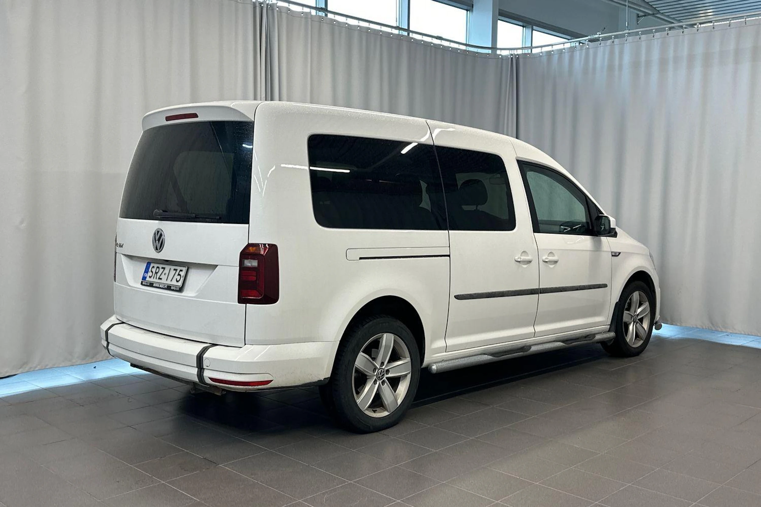 valkoinen Volkswagen Caddy Maxi 2019 kuva 7.