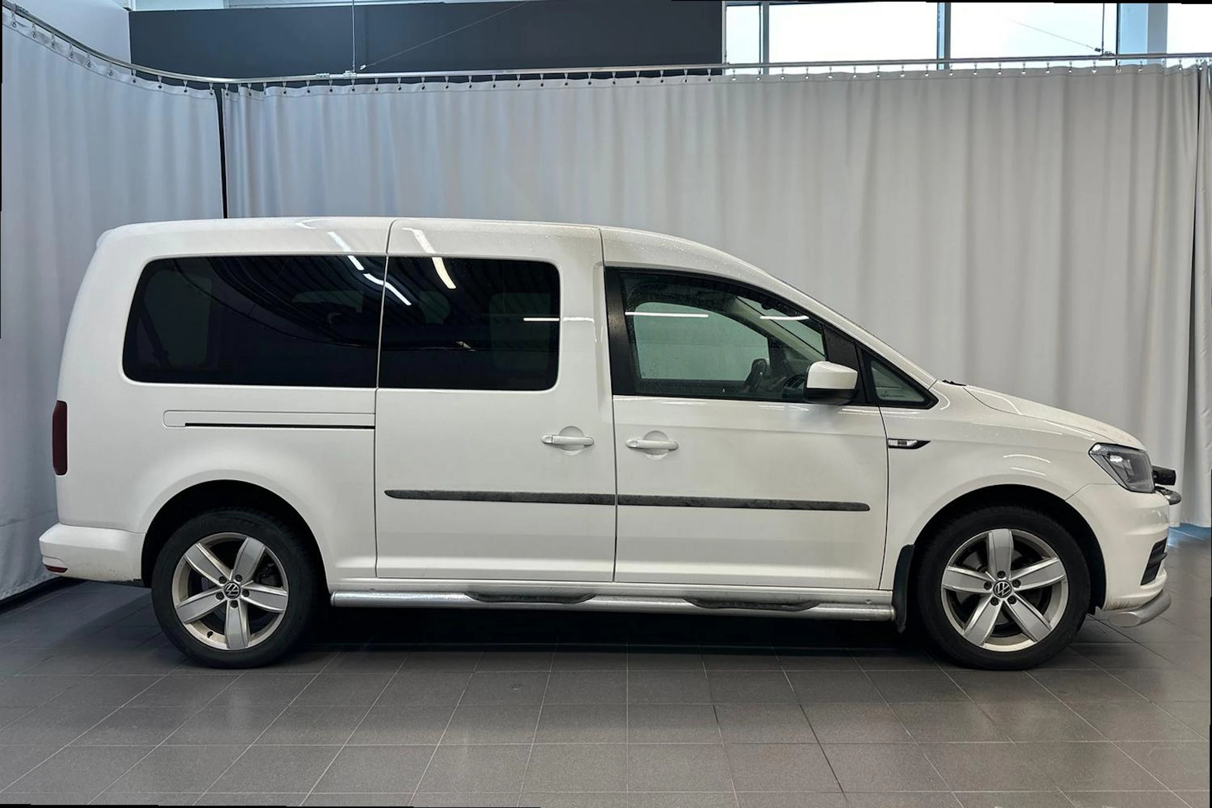 valkoinen Volkswagen Caddy Maxi 2019 kuva 8.