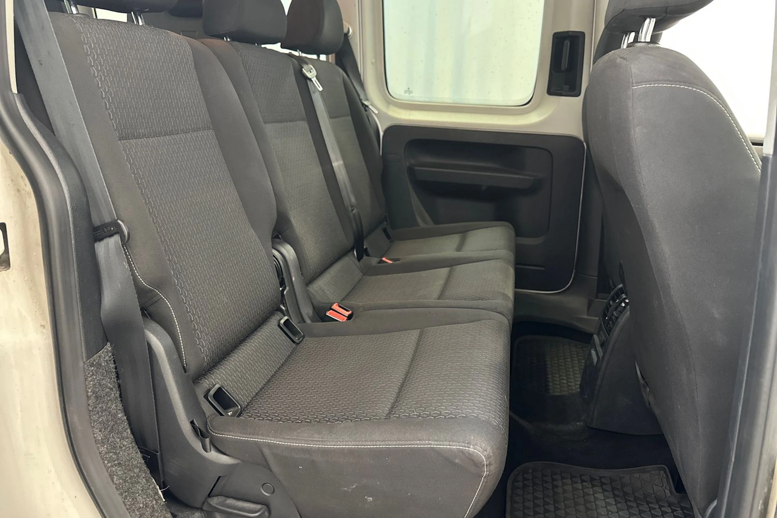 valkoinen Volkswagen Caddy Maxi 2019 kuva 12.
