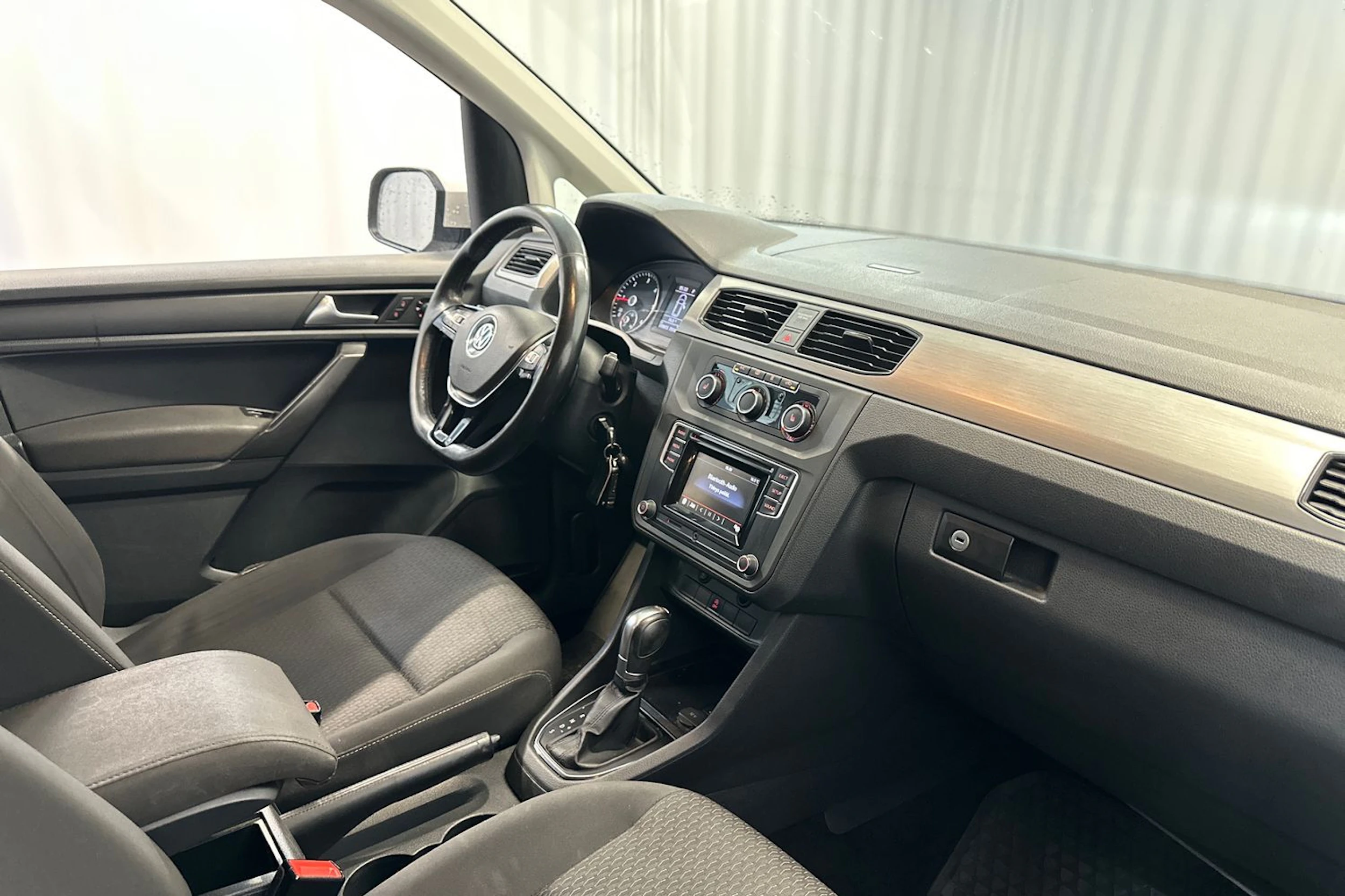 valkoinen Volkswagen Caddy Maxi 2019 kuva 14.