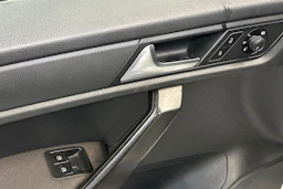 valkoinen Volkswagen Caddy Maxi 2019 kuva 15.
