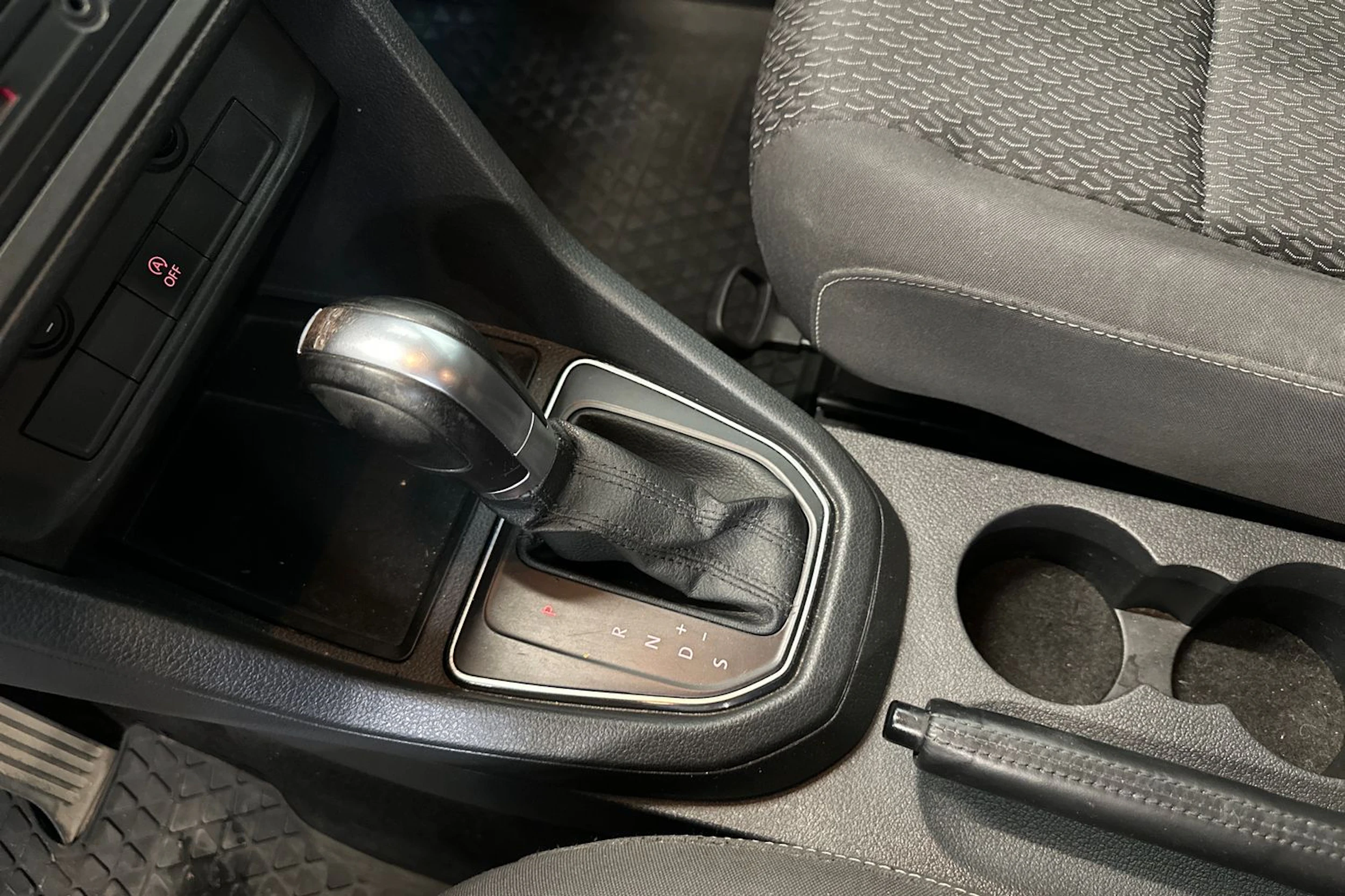 valkoinen Volkswagen Caddy Maxi 2019 kuva 20.