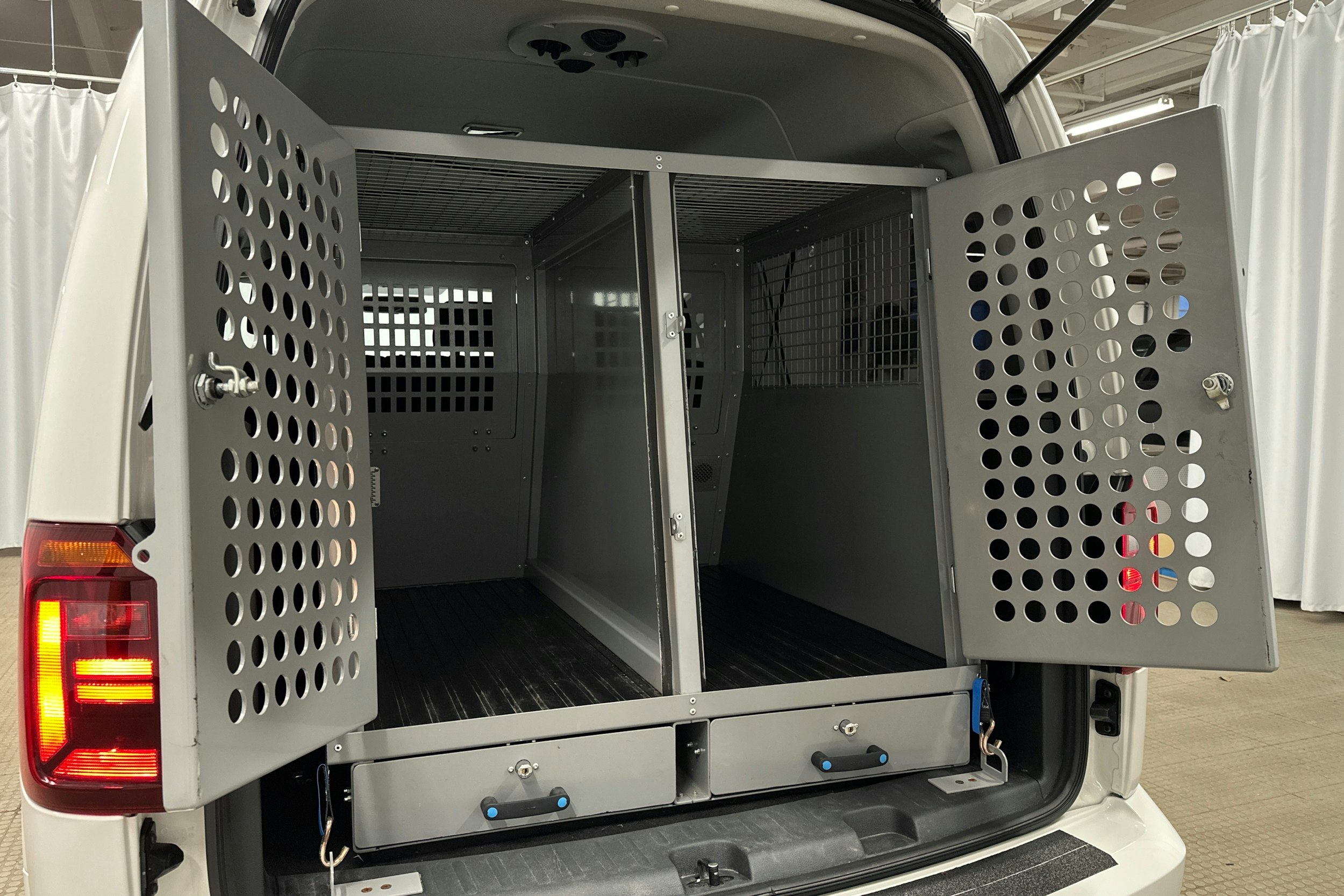 valkoinen Volkswagen Caddy Maxi 2019 kuva 12.