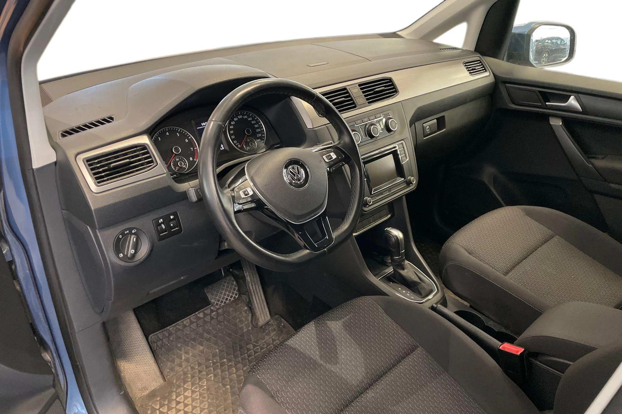 Sininen Volkswagen Caddy Maxi 2019 kuva 3.