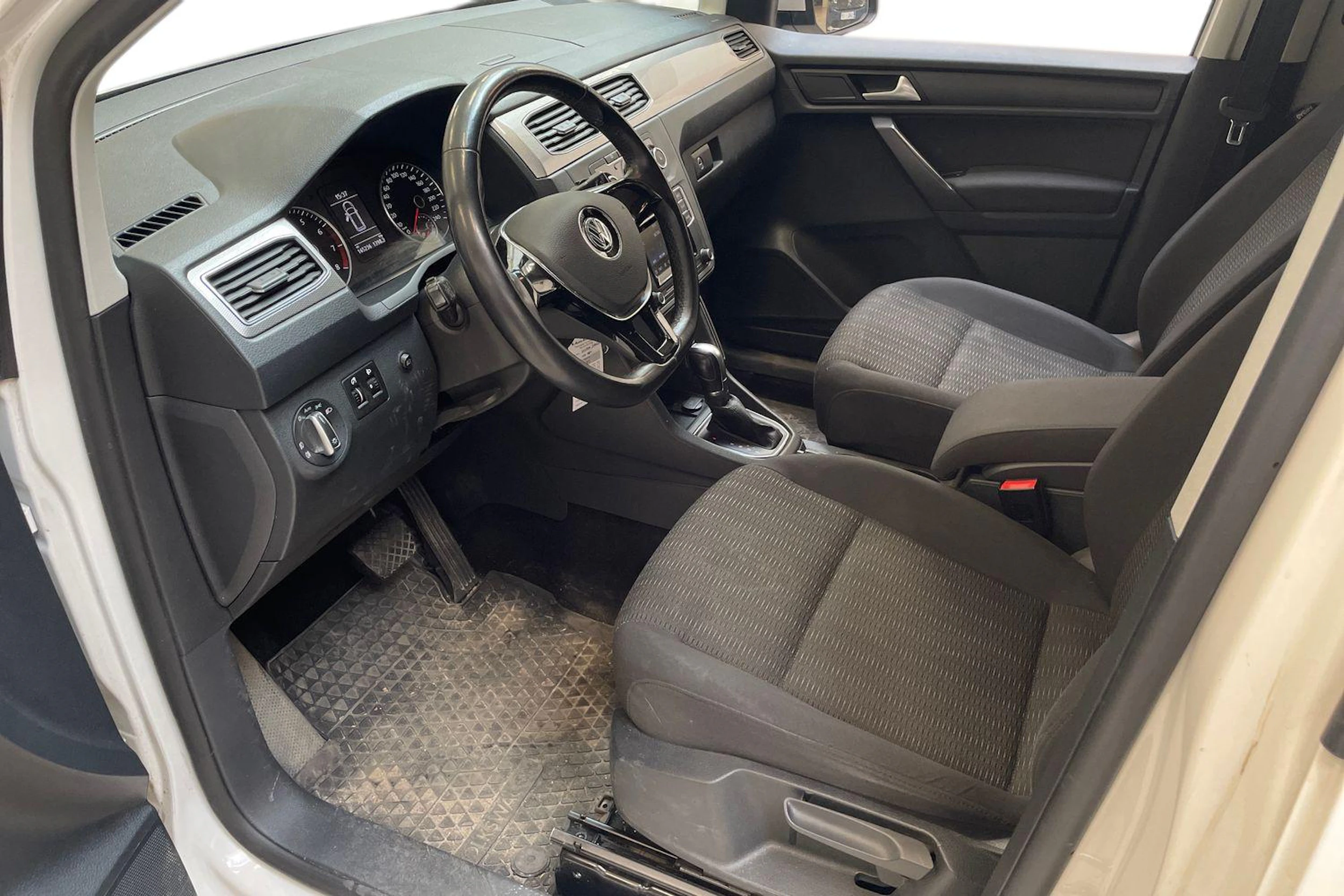 valkoinen Volkswagen Caddy Maxi 2019 kuva 3.