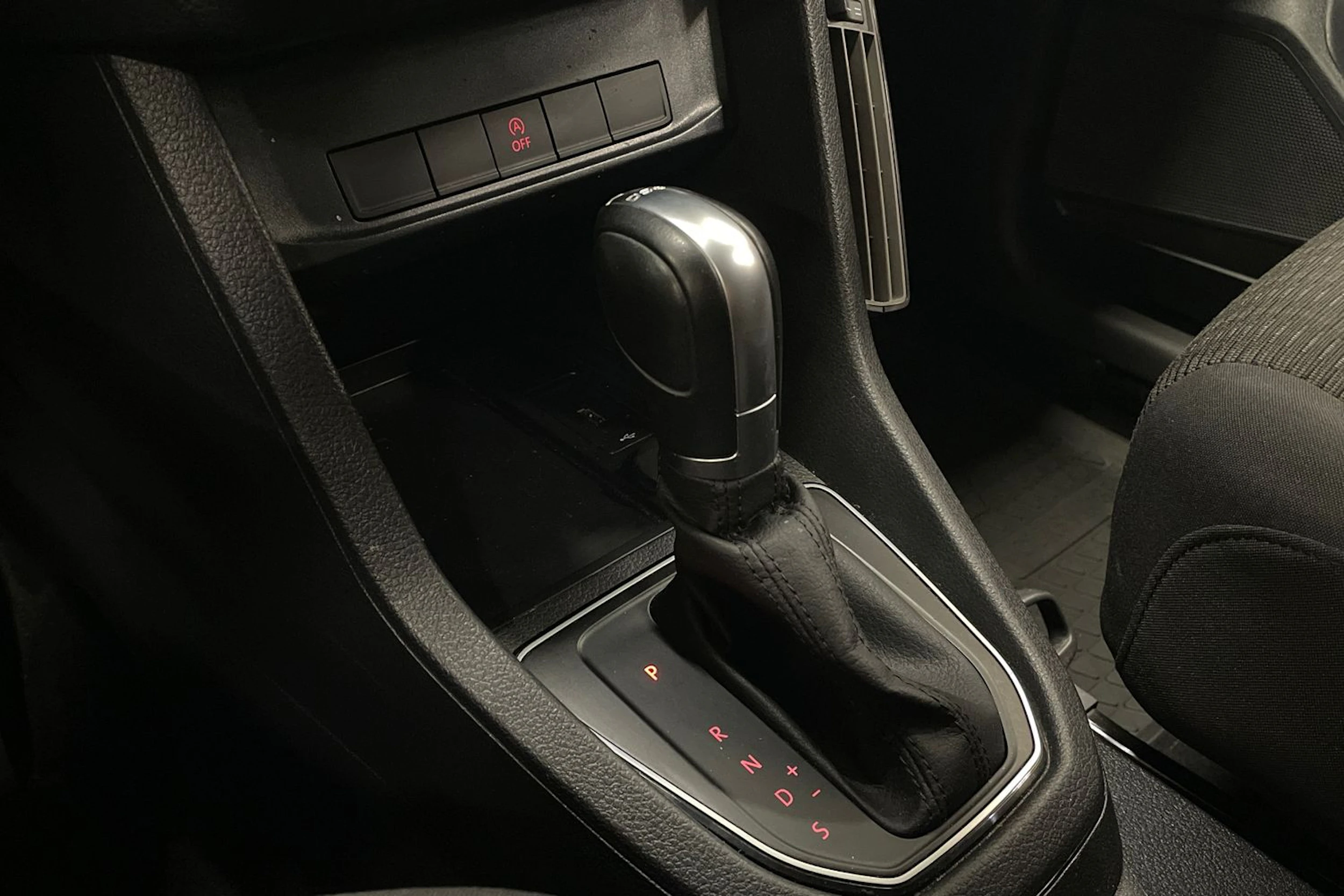 valkoinen Volkswagen Caddy Maxi 2019 kuva 16.