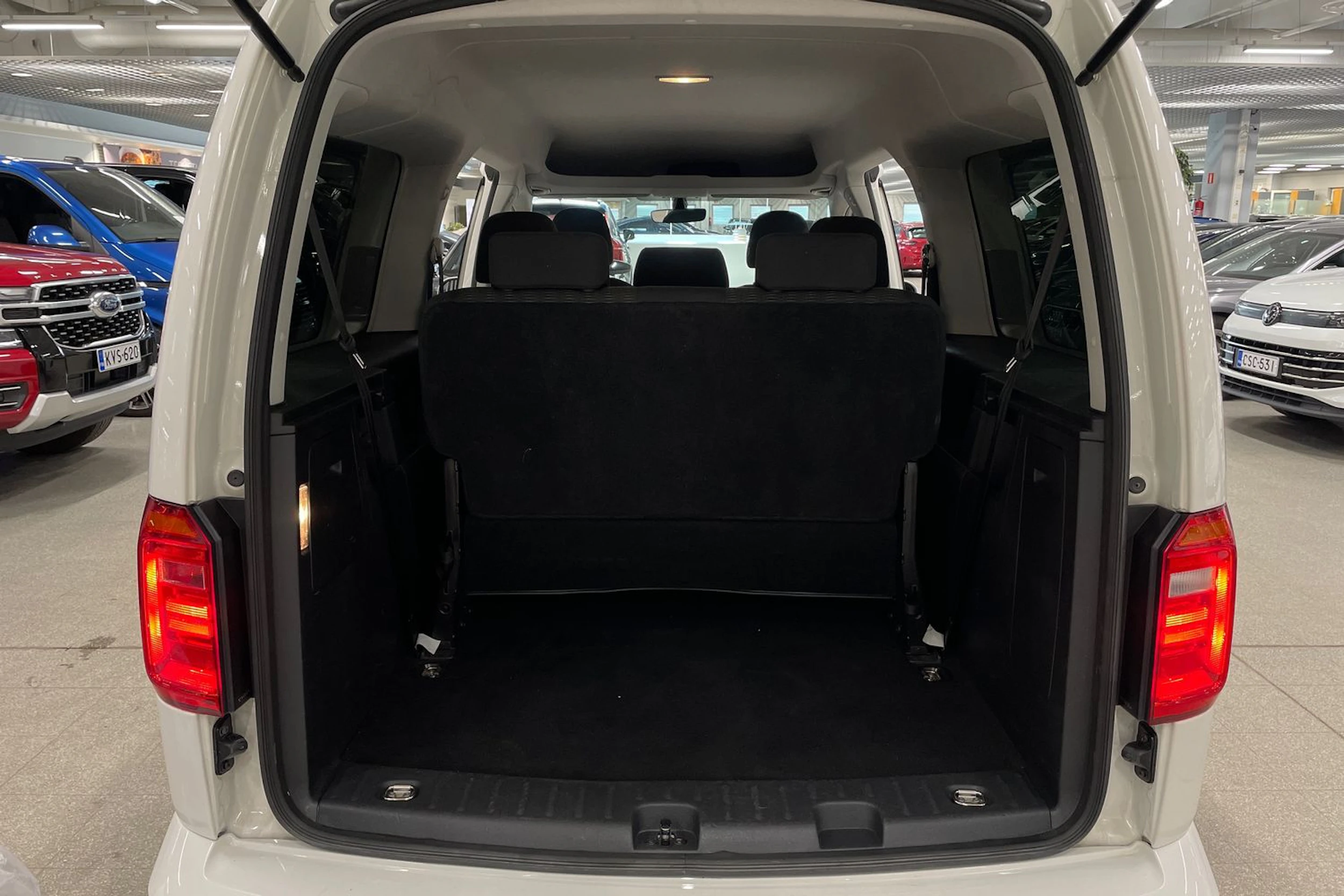 valkoinen Volkswagen Caddy Maxi 2019 kuva 20.