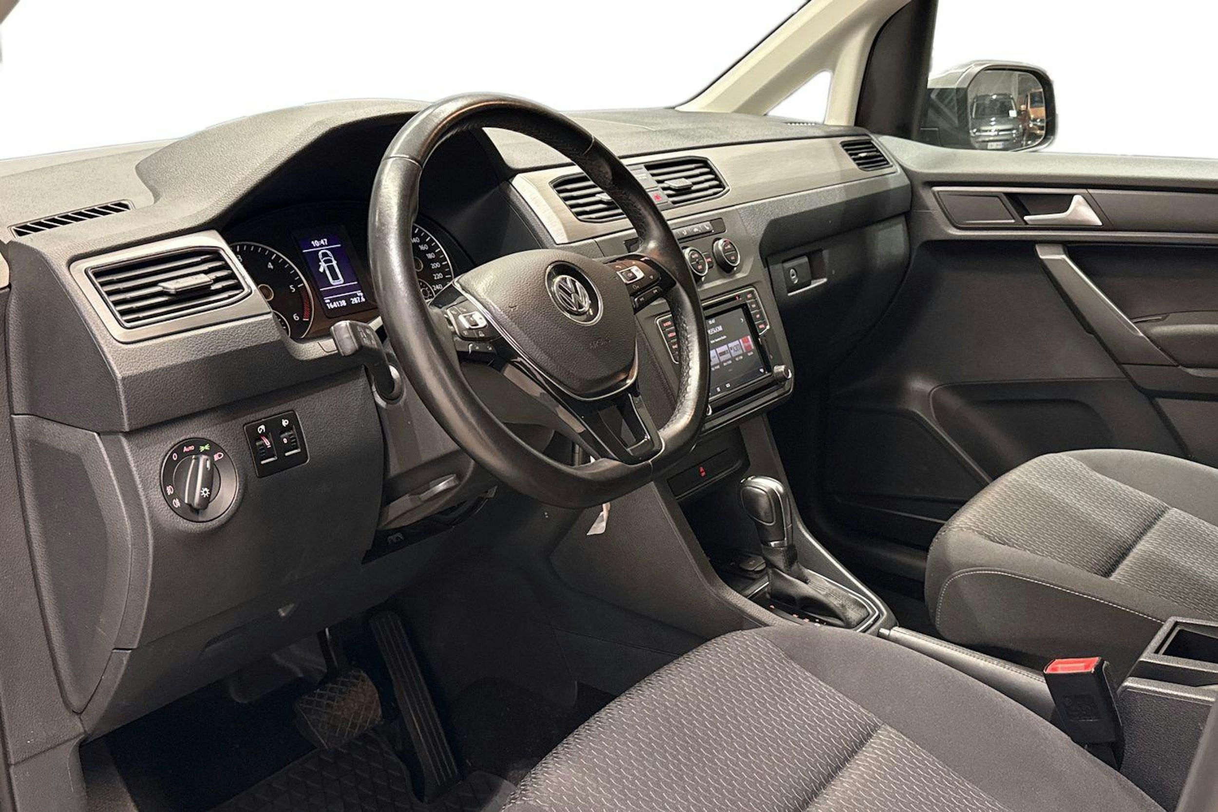 Harmaa Volkswagen Caddy Maxi 2019 kuva 6.