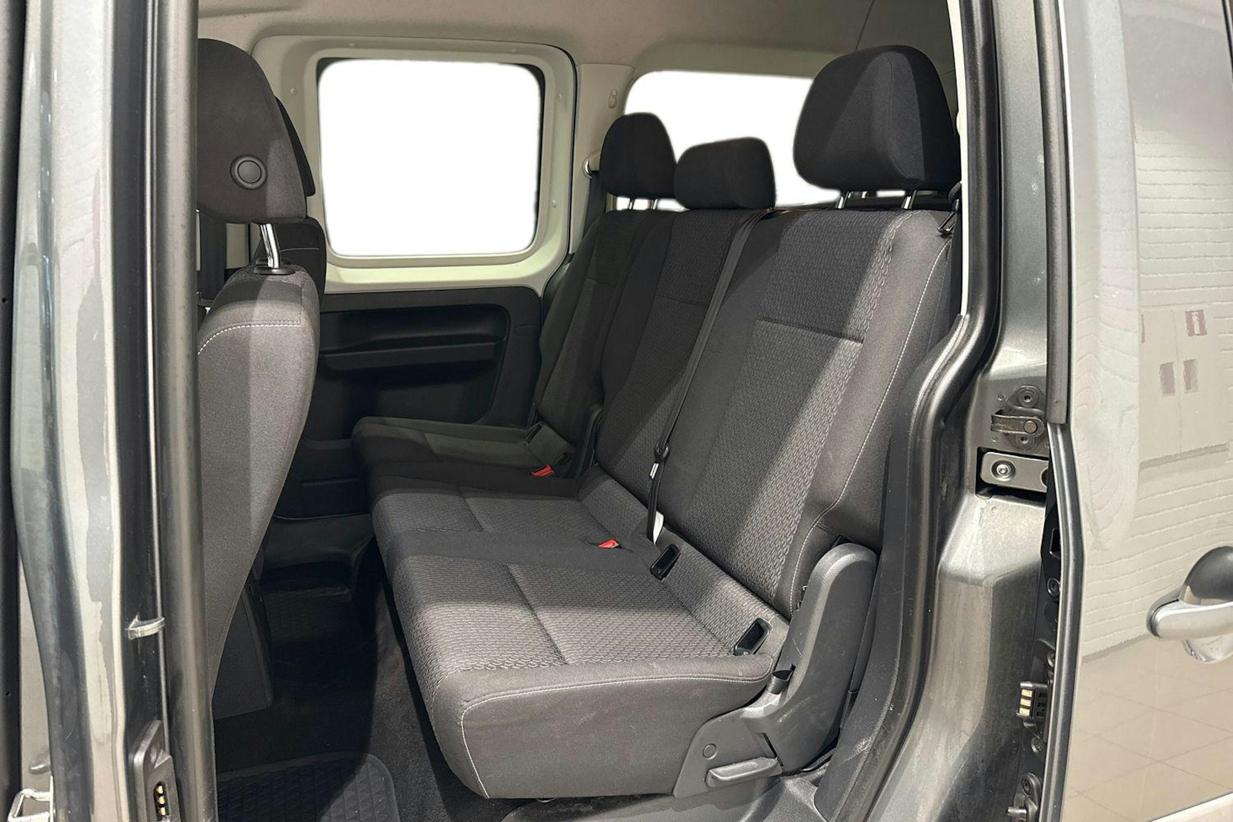 Harmaa Volkswagen Caddy Maxi 2019 kuva 8.