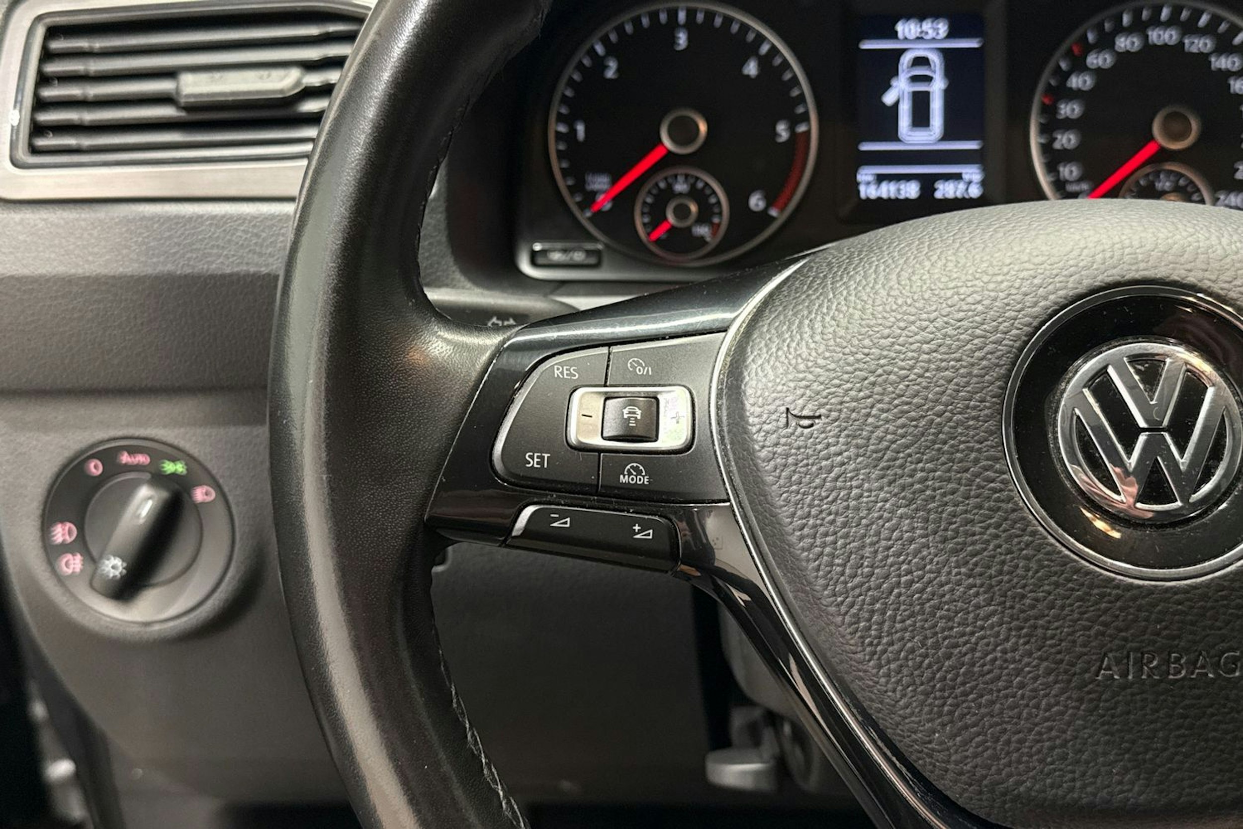 Harmaa Volkswagen Caddy Maxi 2019 kuva 14.