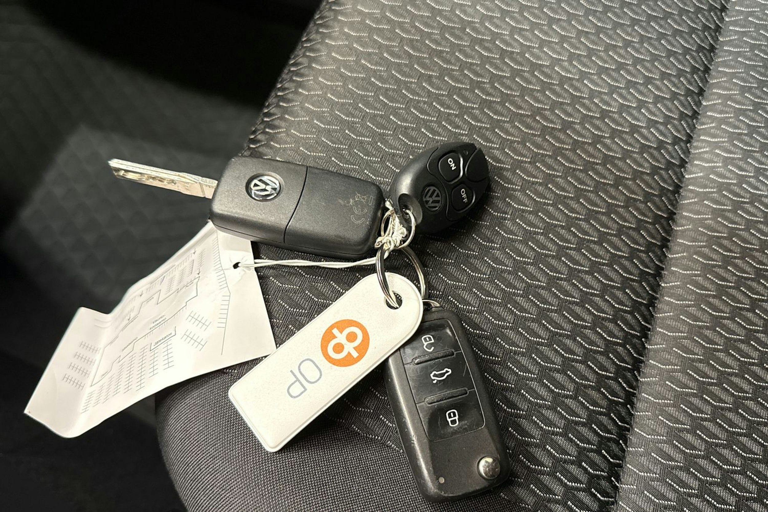 Harmaa Volkswagen Caddy Maxi 2019 kuva 21.