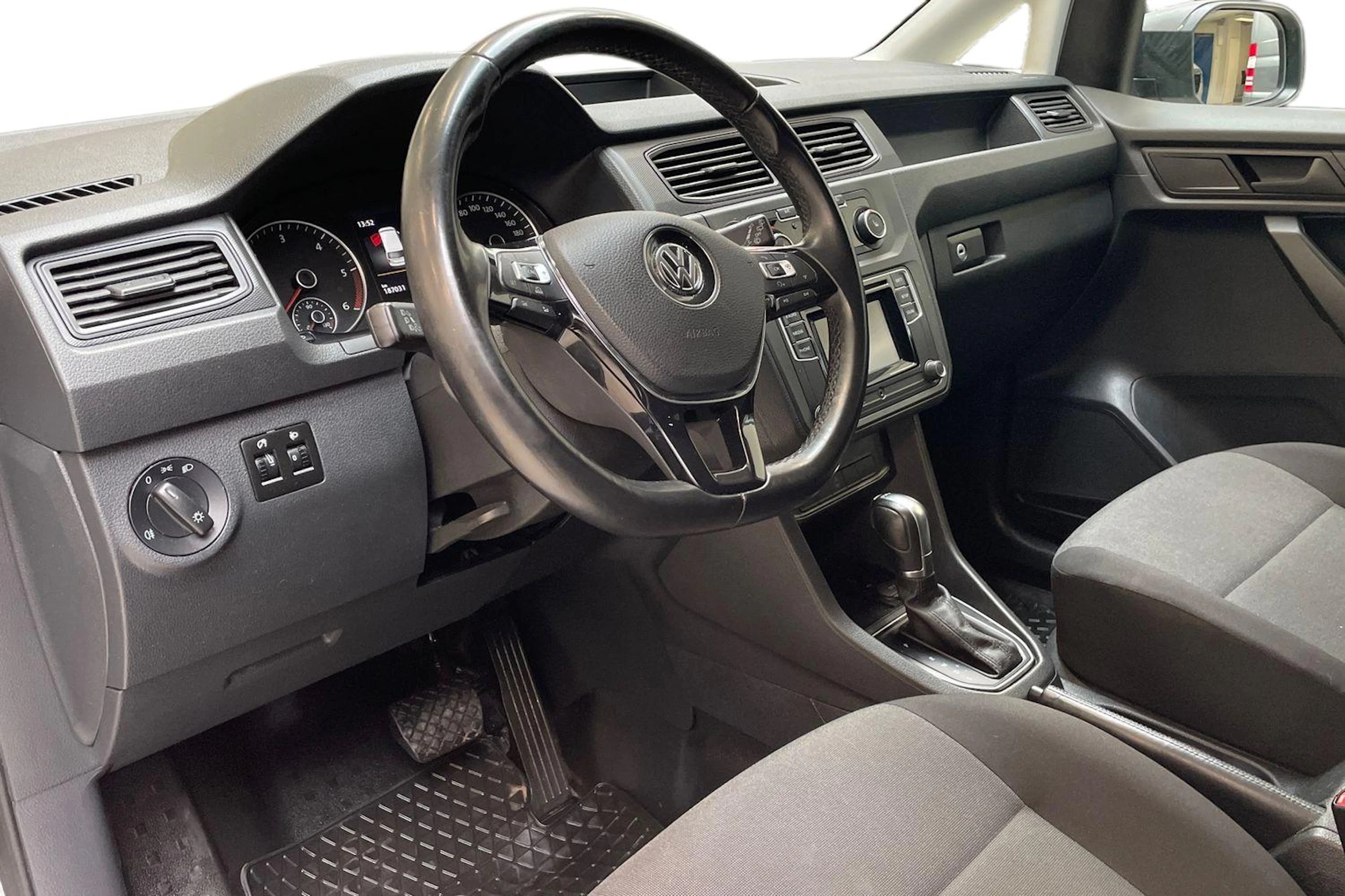 harmaa Volkswagen Caddy Maxi 2020 kuva 8.