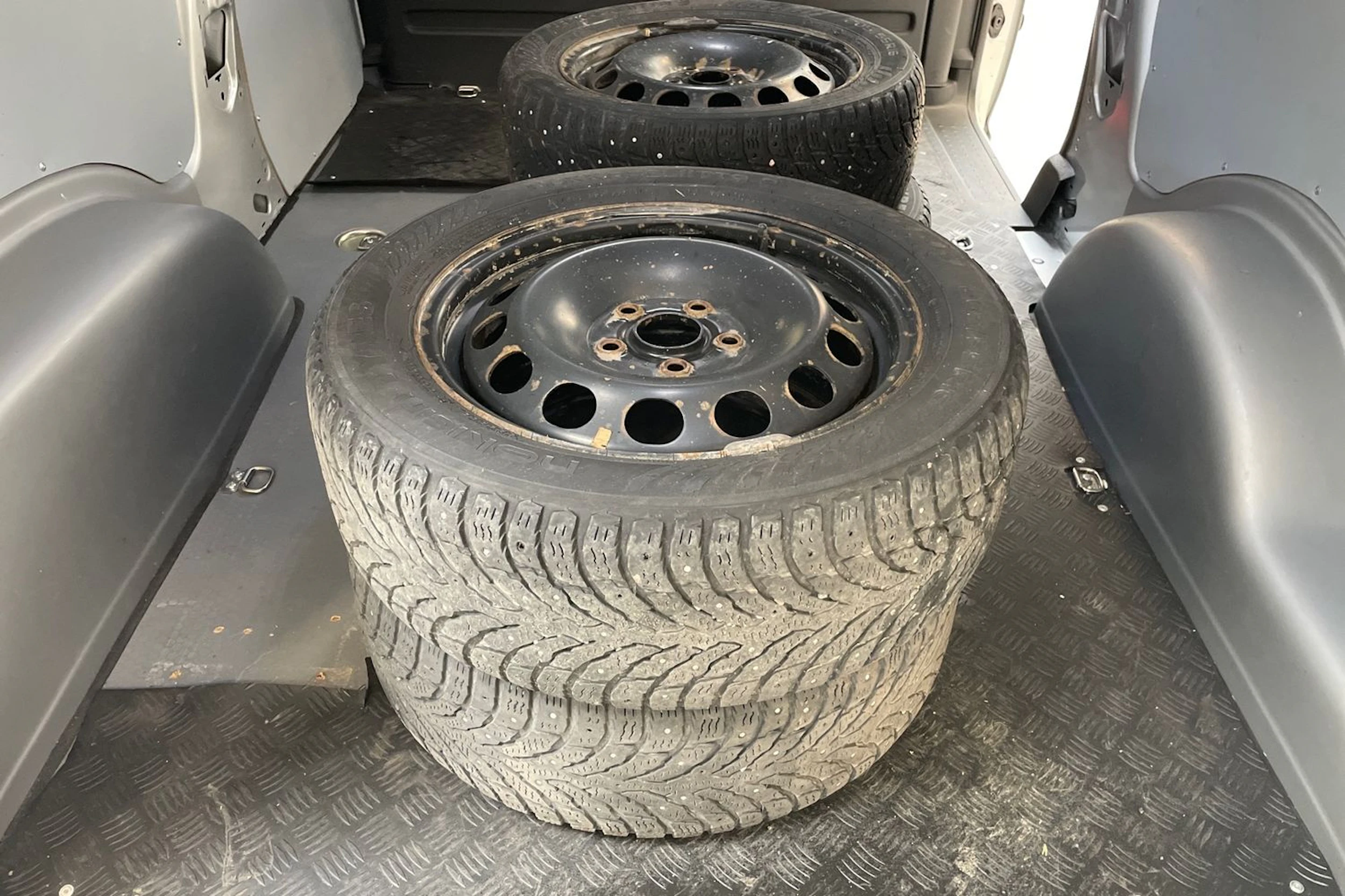 harmaa Volkswagen Caddy Maxi 2020 kuva 16.