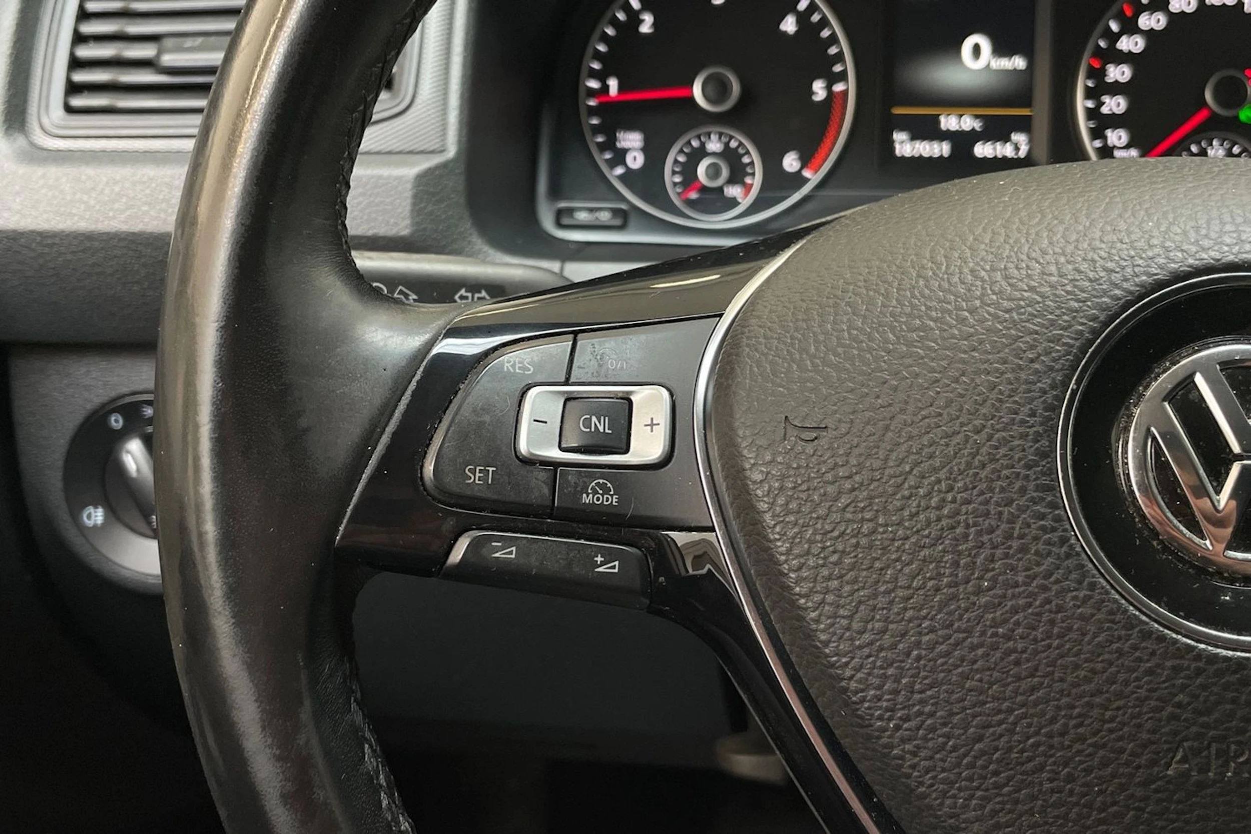 harmaa Volkswagen Caddy Maxi 2020 kuva 18.