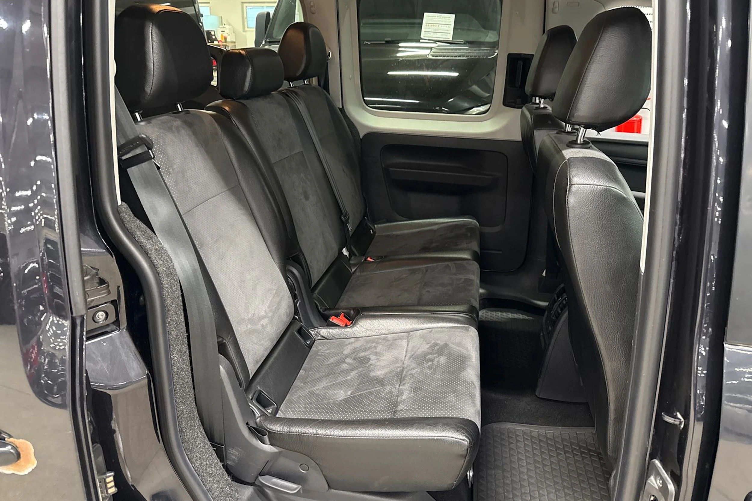 met. musta Volkswagen Caddy Maxi 2020 kuva 13.
