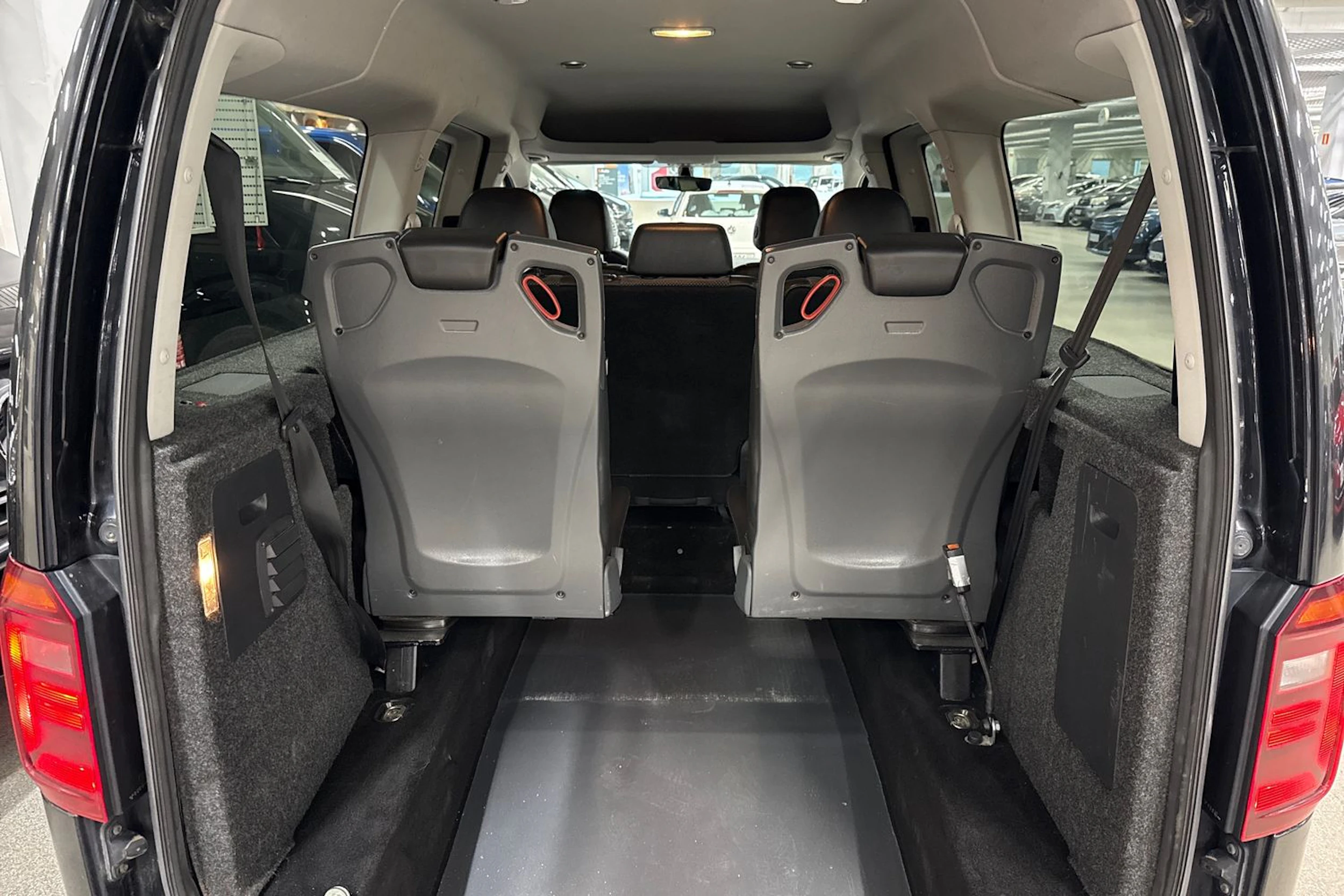 met. musta Volkswagen Caddy Maxi 2020 kuva 17.