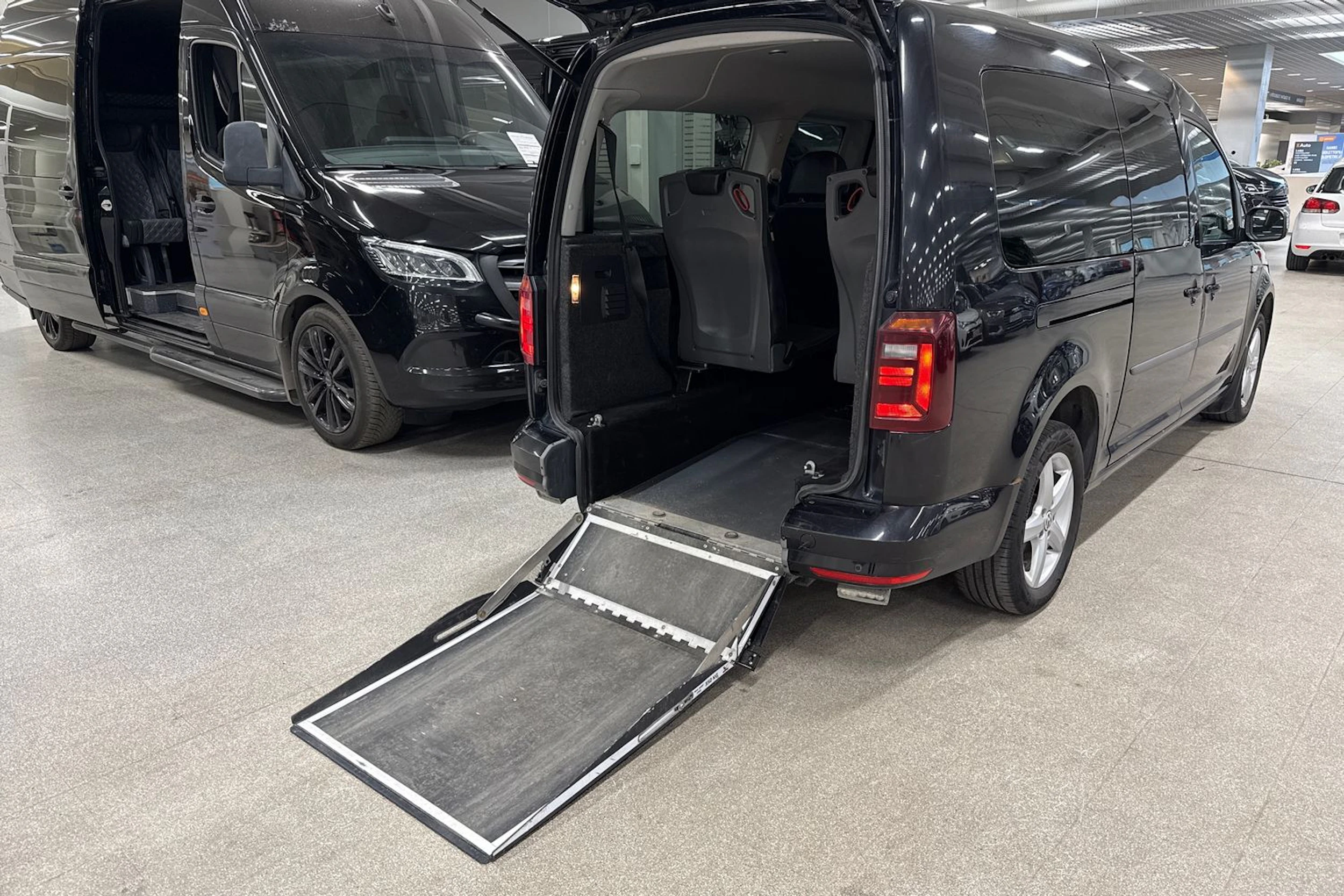 met. musta Volkswagen Caddy Maxi 2020 kuva 19.