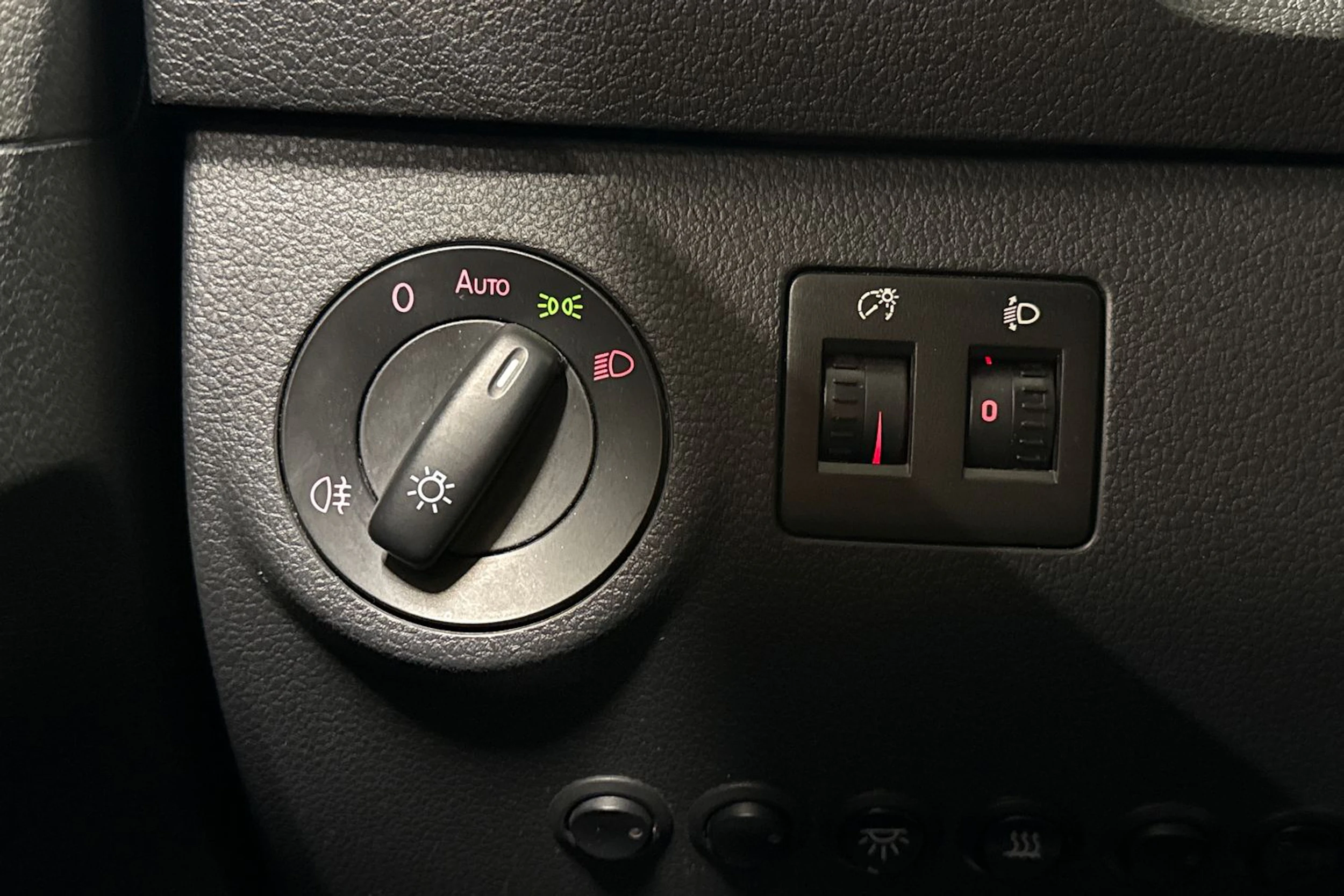 met. musta Volkswagen Caddy Maxi 2020 kuva 23.