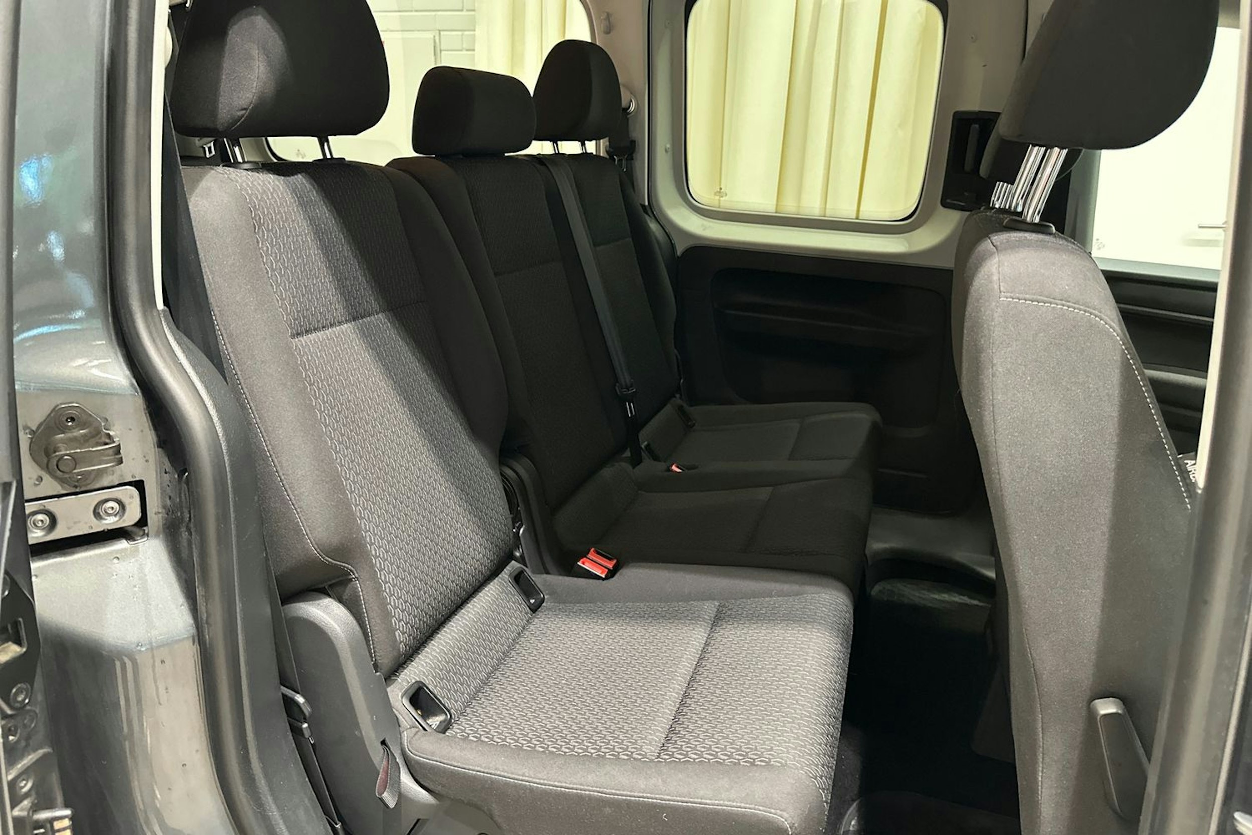 harmaa Volkswagen Caddy Maxi 2020 kuva 26.
