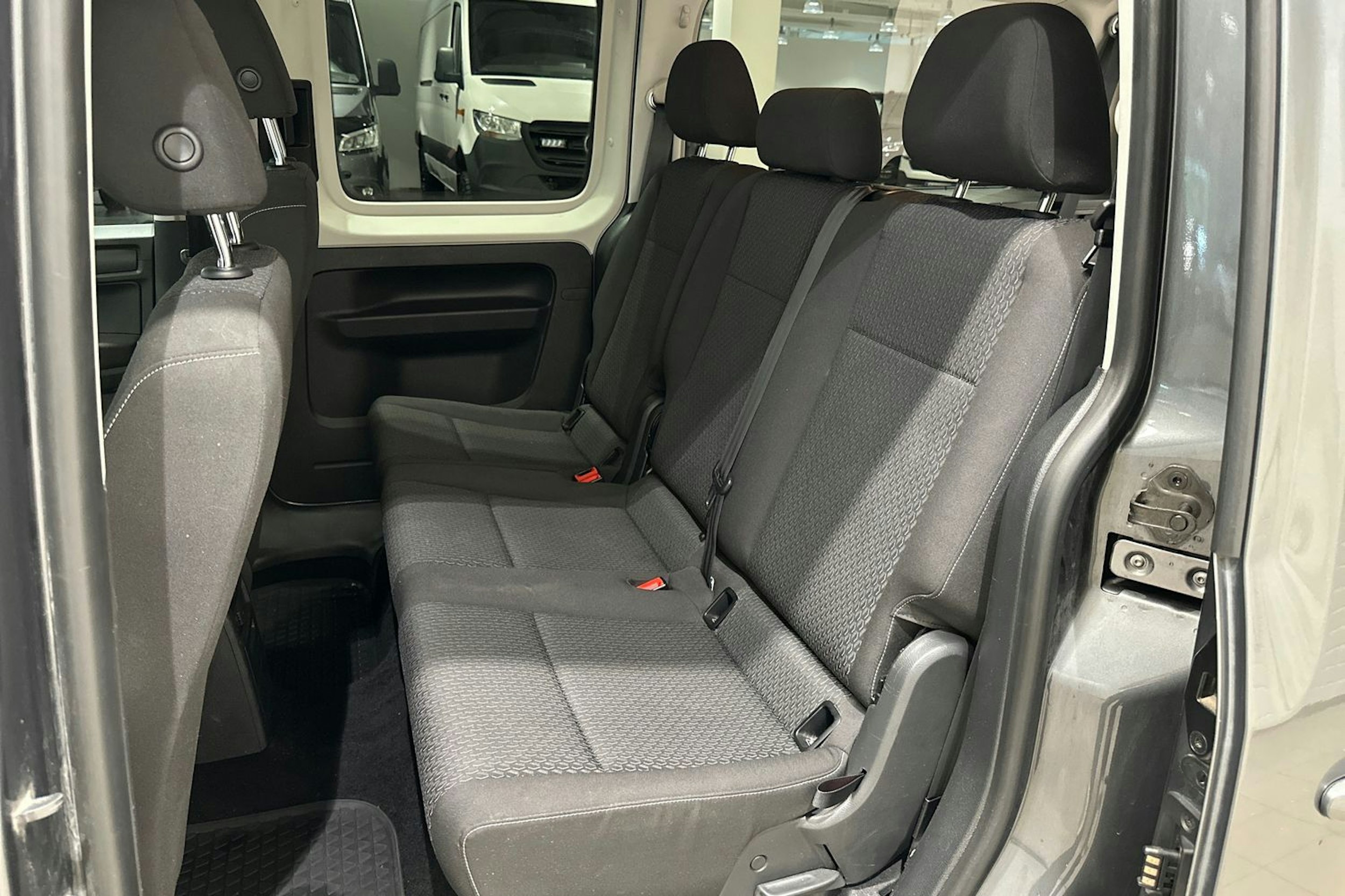 harmaa Volkswagen Caddy Maxi 2020 kuva 27.