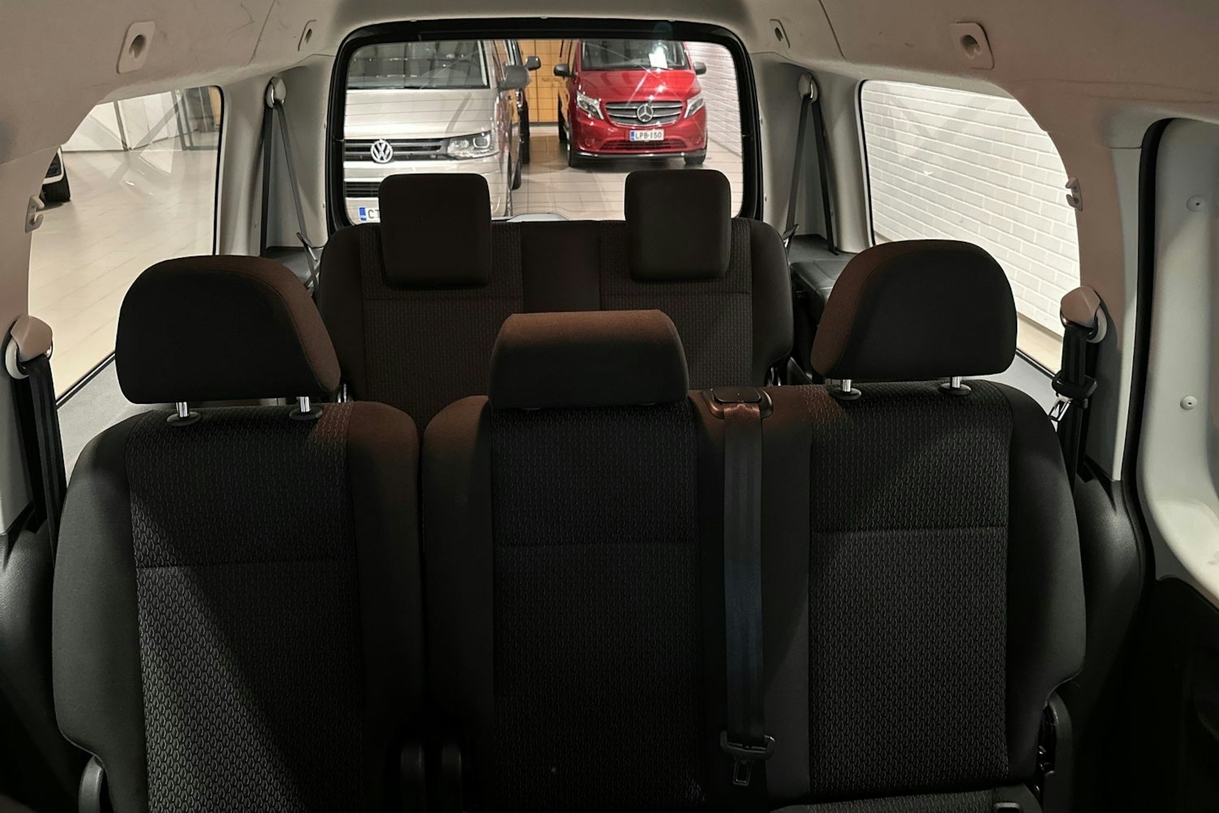 harmaa Volkswagen Caddy Maxi 2020 kuva 32.