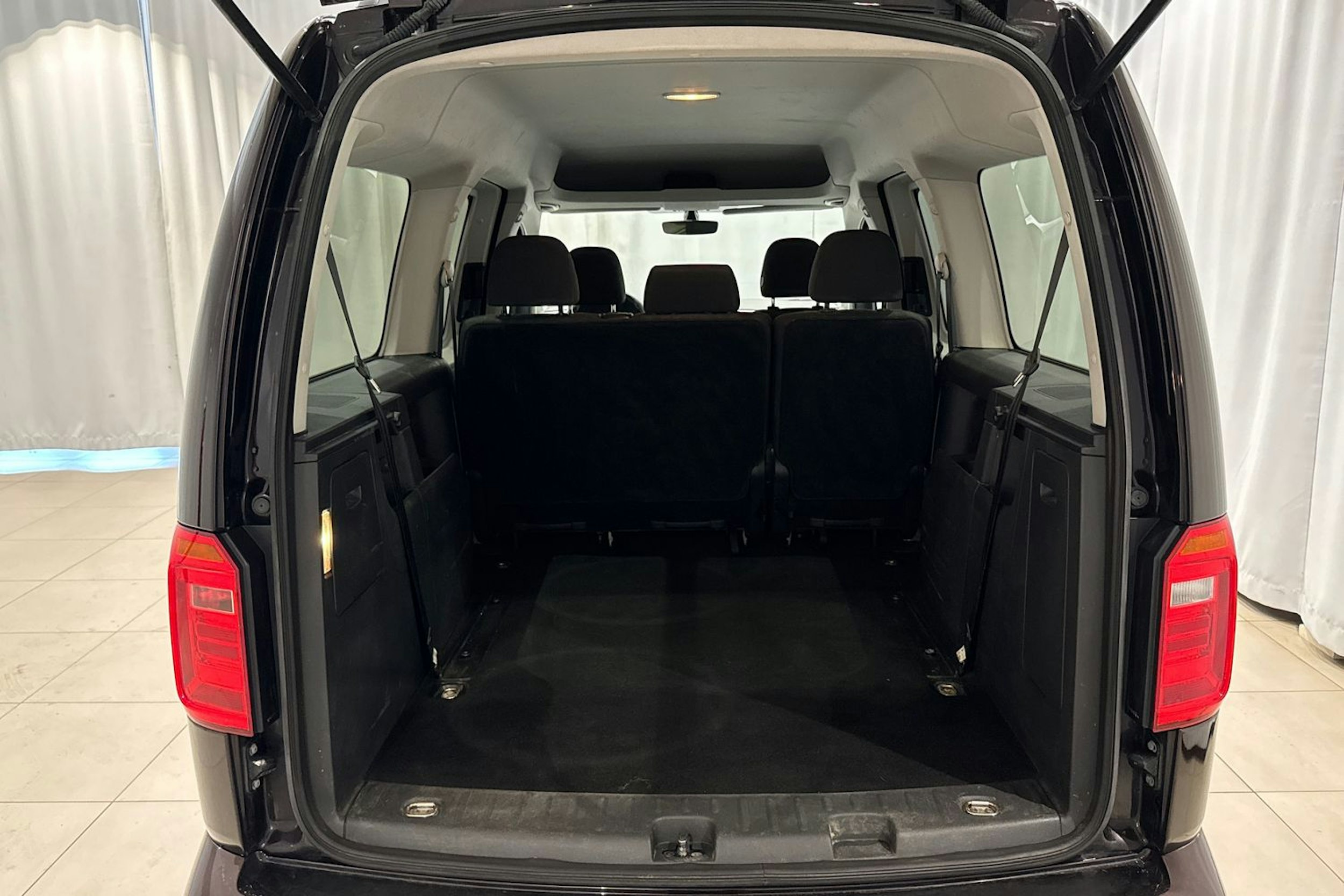 violetti Volkswagen Caddy Maxi 2020 kuva 15.