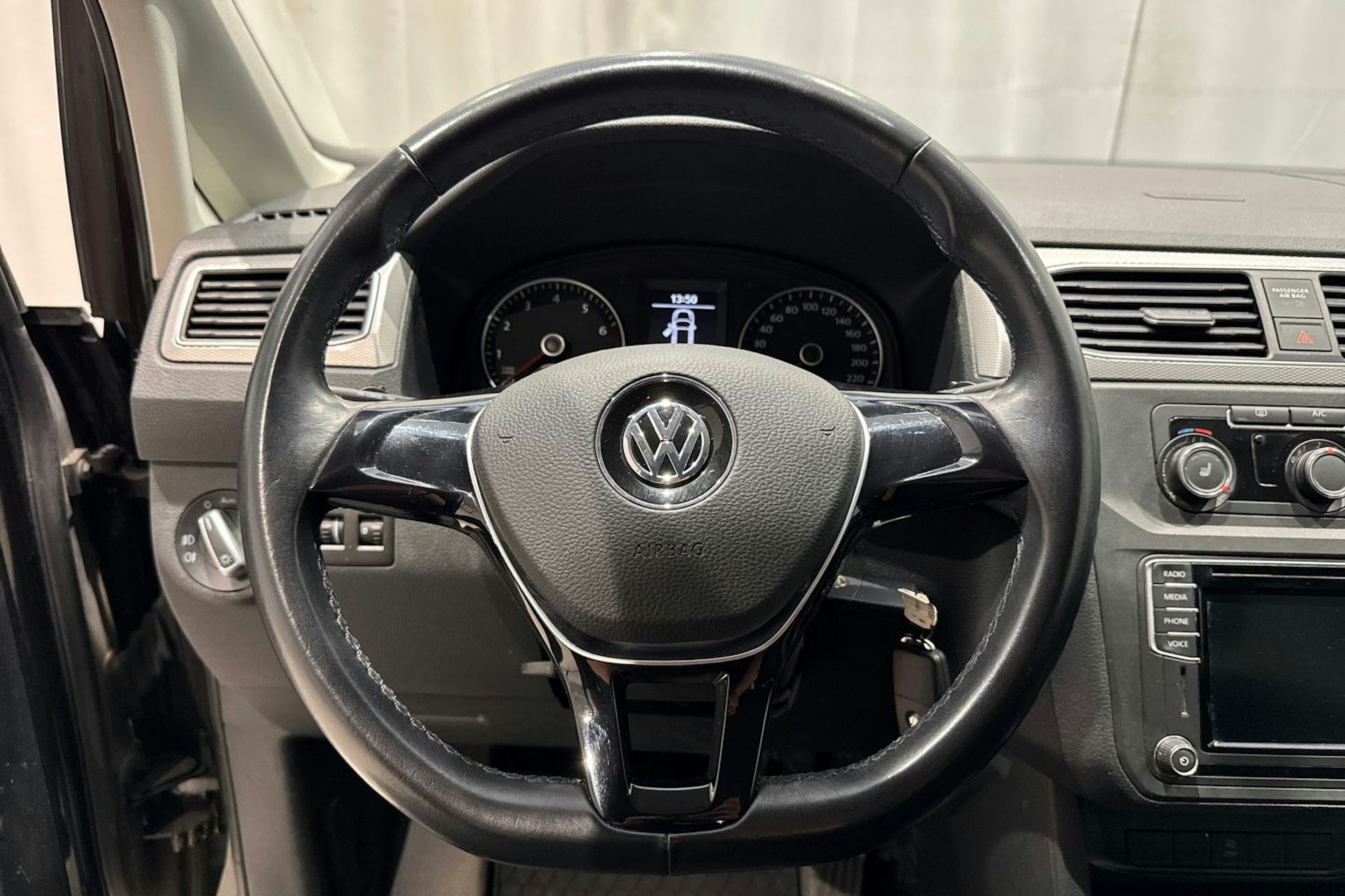 violetti Volkswagen Caddy Maxi 2020 kuva 16.