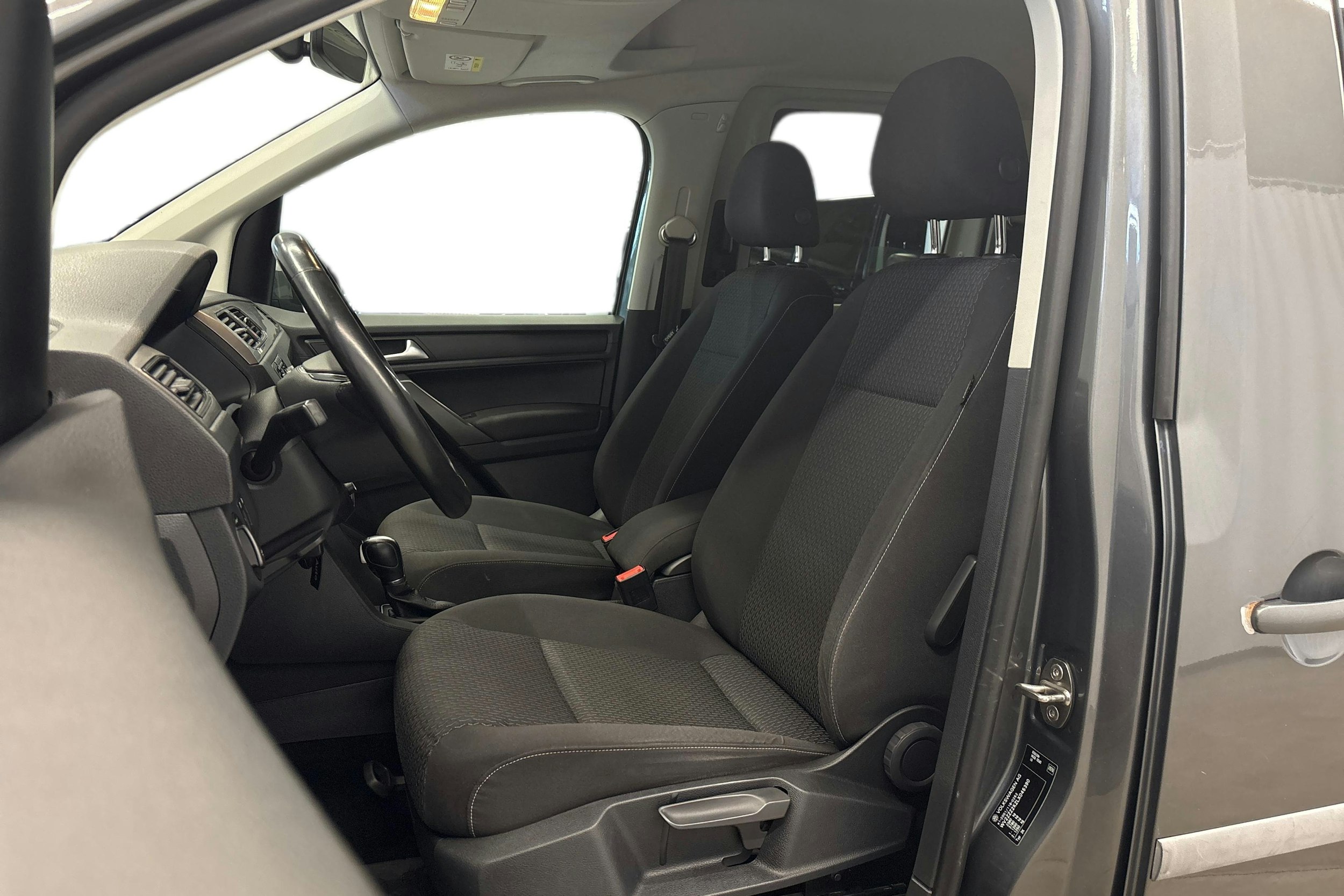 harmaa Volkswagen Caddy Maxi 2020 kuva 8.