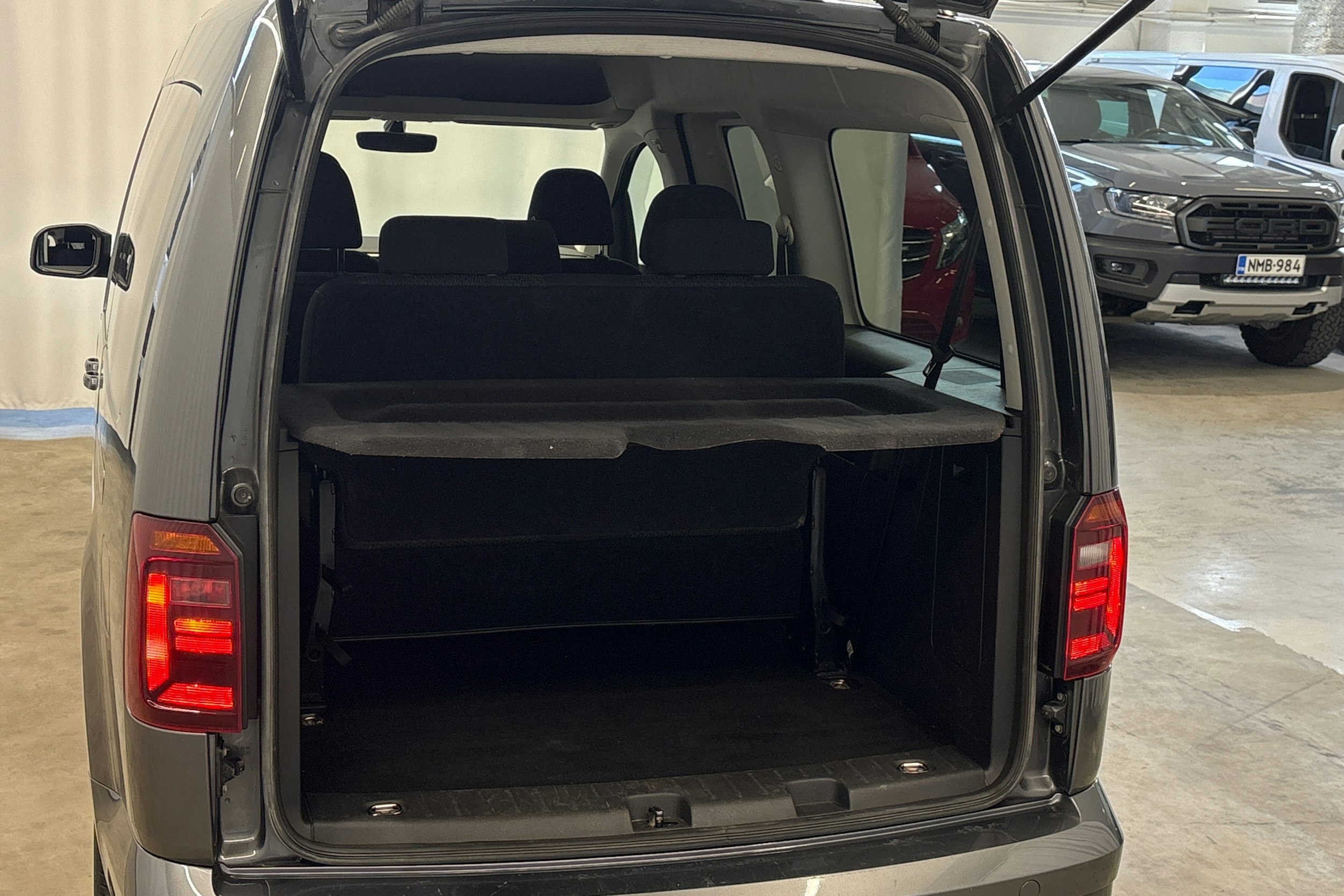 harmaa Volkswagen Caddy Maxi 2020 kuva 11.