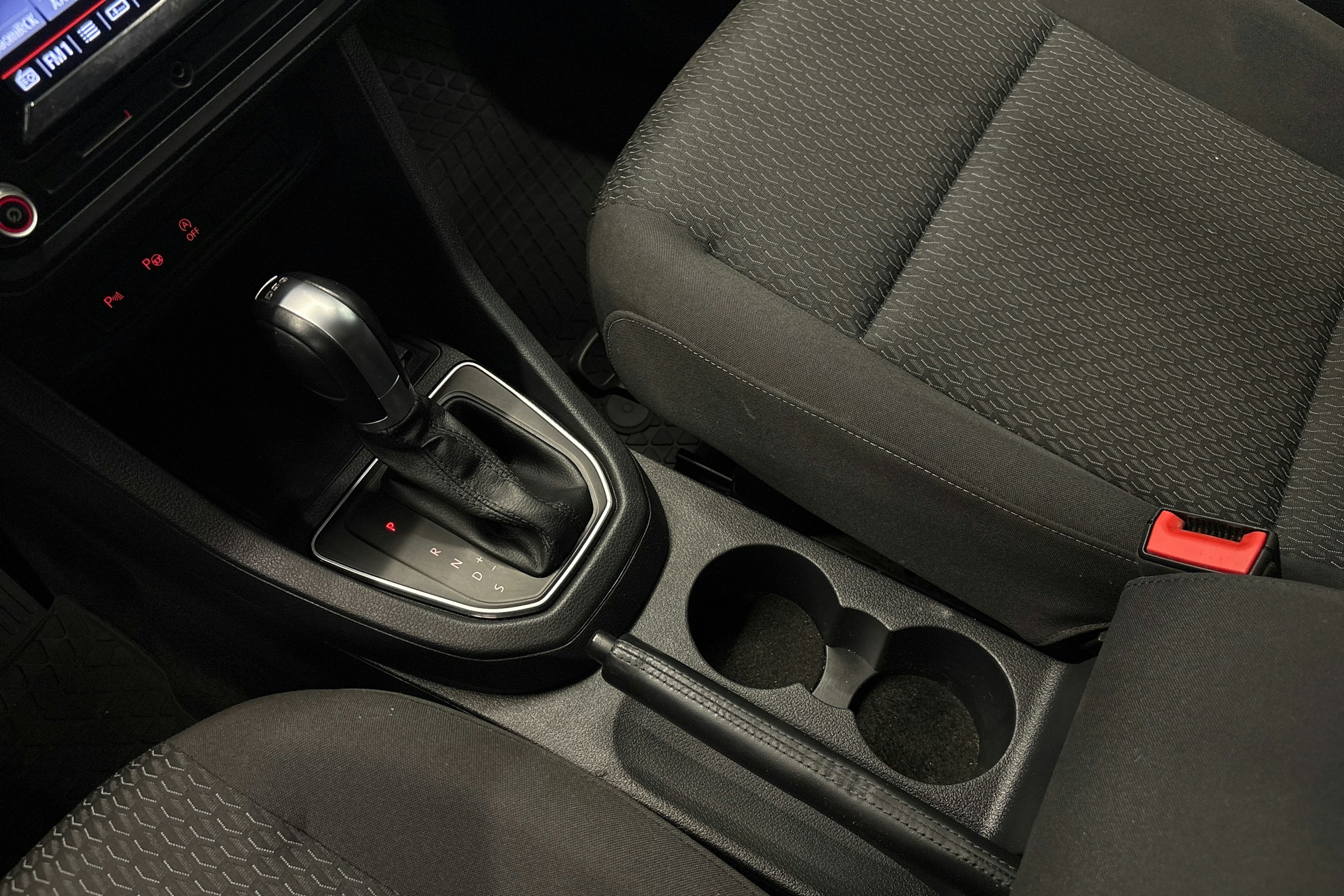 harmaa Volkswagen Caddy Maxi 2020 kuva 14.