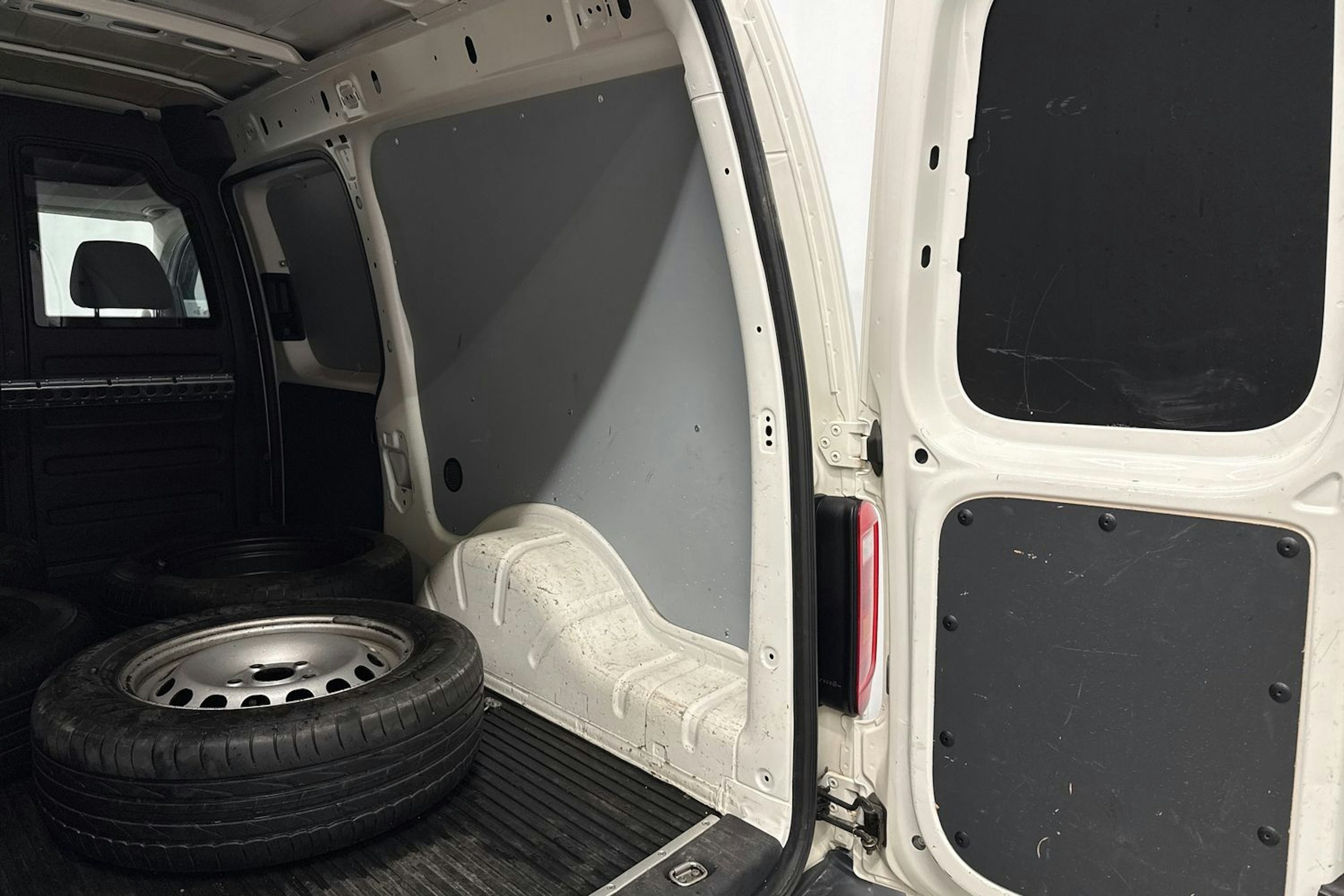 valkoinen Volkswagen Caddy Maxi 2020 kuva 24.