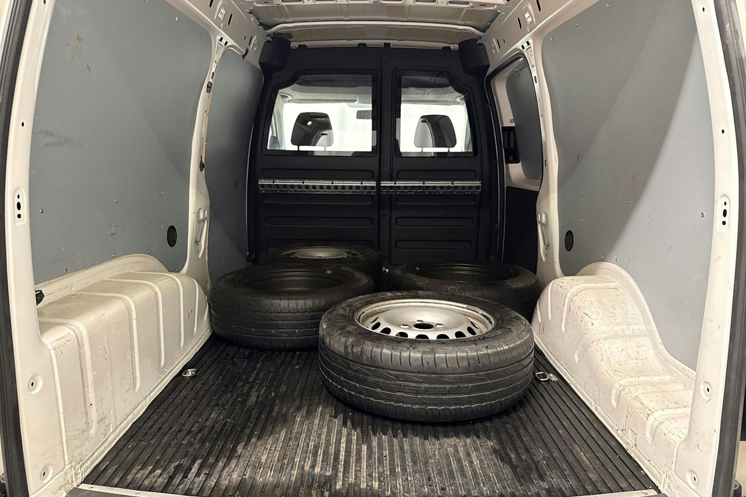 valkoinen Volkswagen Caddy Maxi 2020 kuva 25.